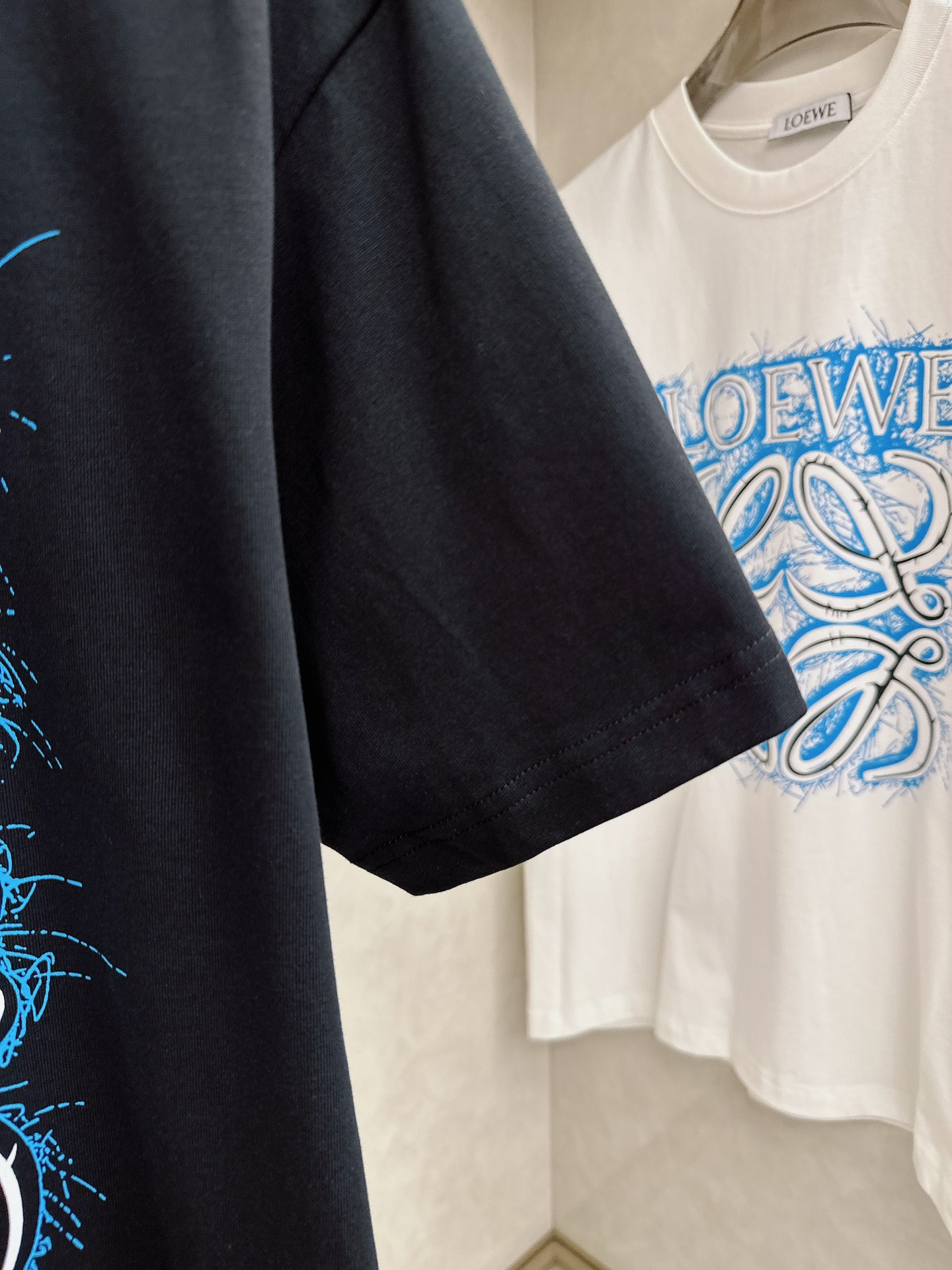 罗意威 2026春夏新款首发专柜最新款短袖圆领T恤 高端订制 设计前卫时尚！品牌logo重工艺设计 高端