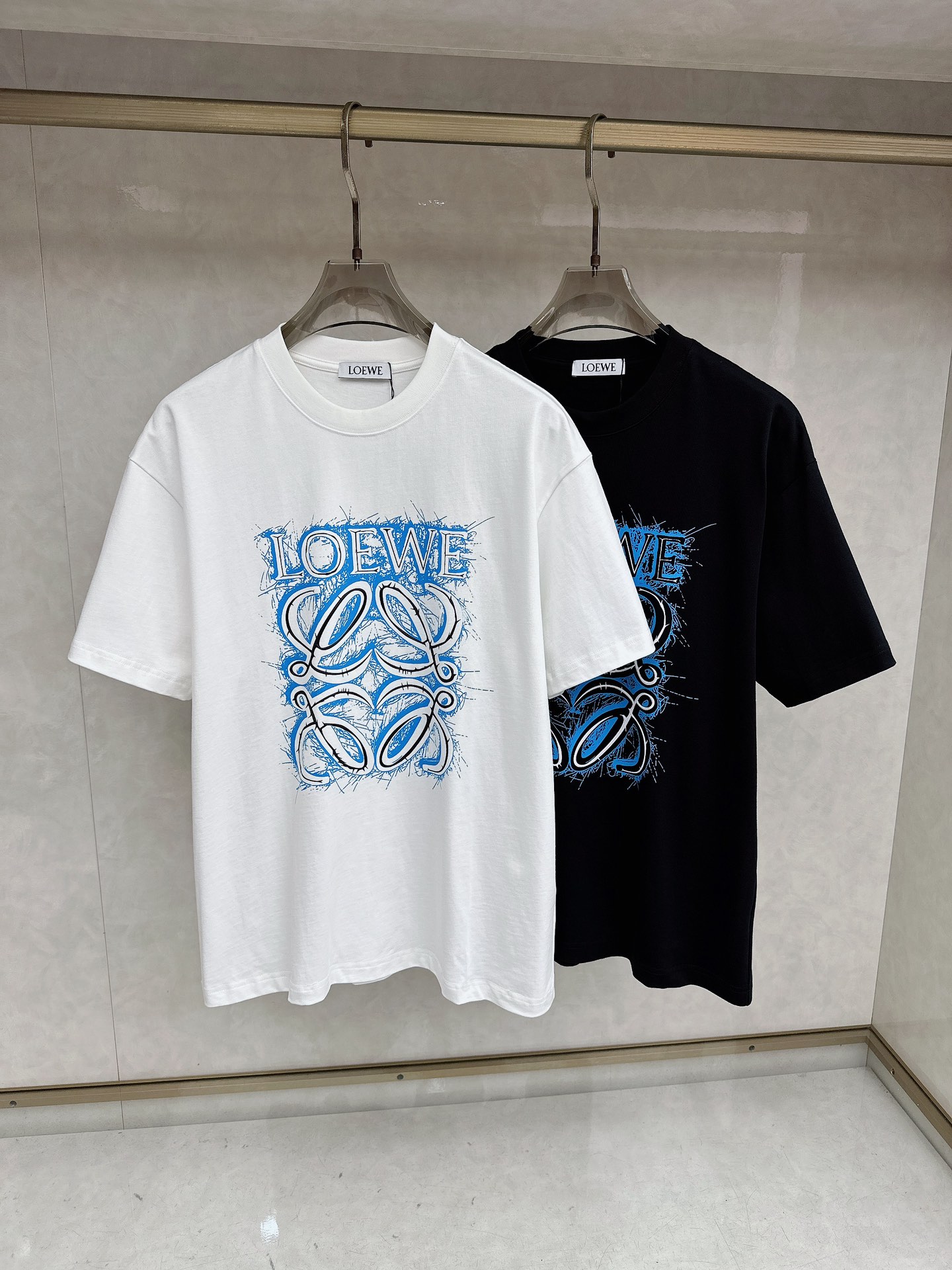 罗意威 2026春夏新款首发专柜最新款短袖圆领T恤 高端订制 设计前卫时尚！品牌logo重工艺设计 高端