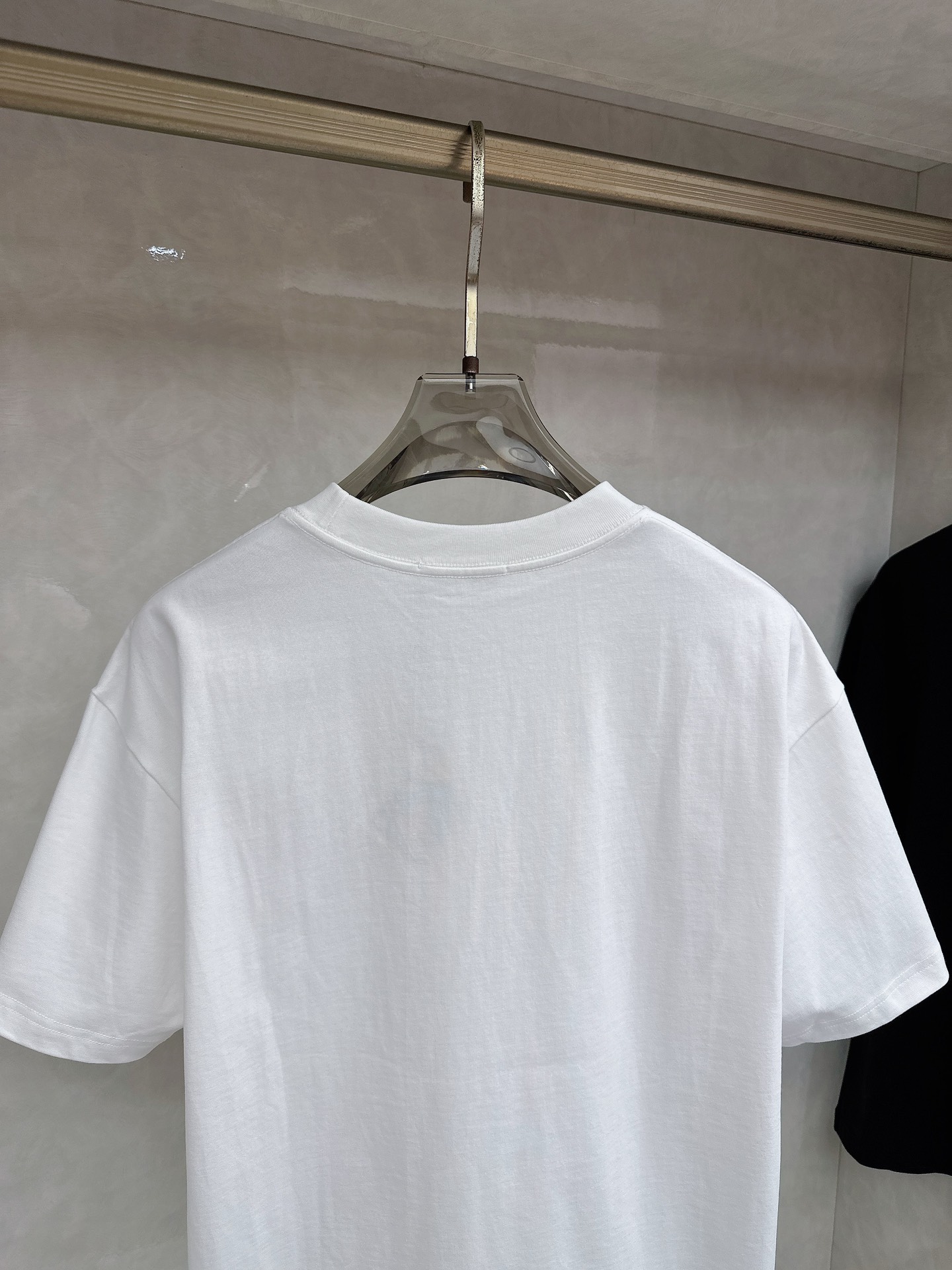 罗意威 2026春夏新款首发专柜最新款短袖圆领T恤 高端订制 设计前卫时尚！品牌logo重工艺设计 高端