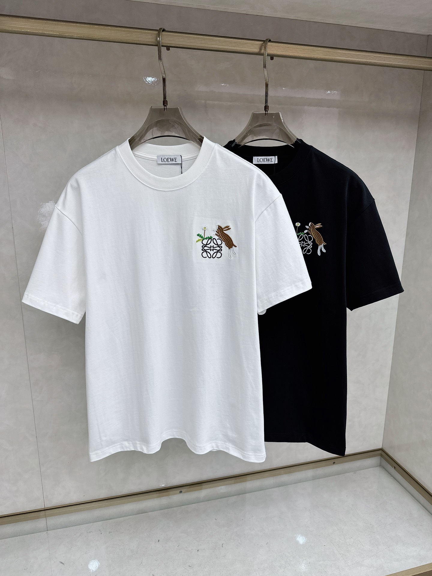 罗意威 2026春夏新款首发专柜最新款短袖圆领T恤 高端订制 设计前卫时尚！品牌logo重工艺设计 高端