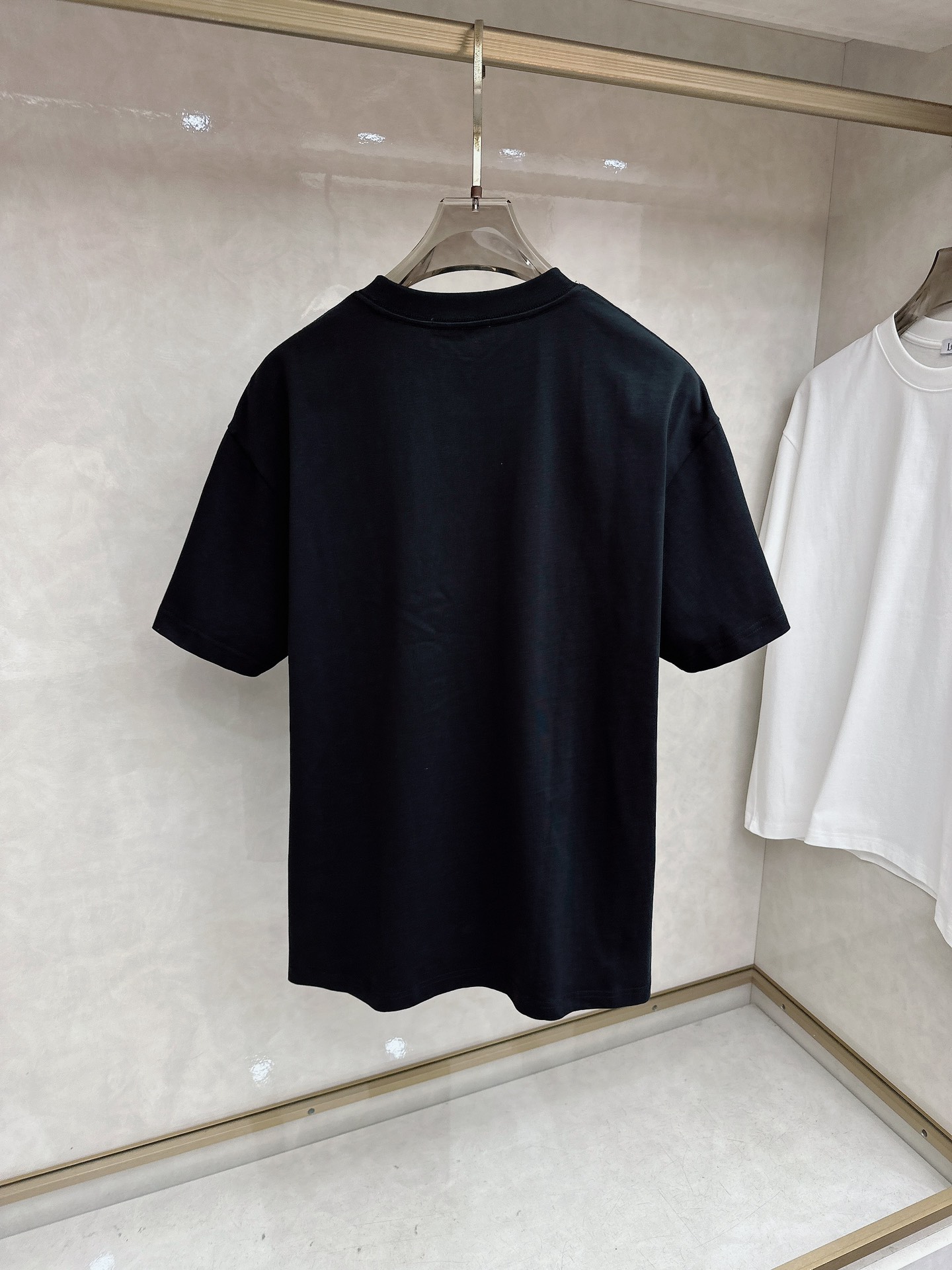 罗意威 2026春夏新款首发专柜最新款短袖圆领T恤 高端订制 设计前卫时尚！品牌logo重工艺设计 高端