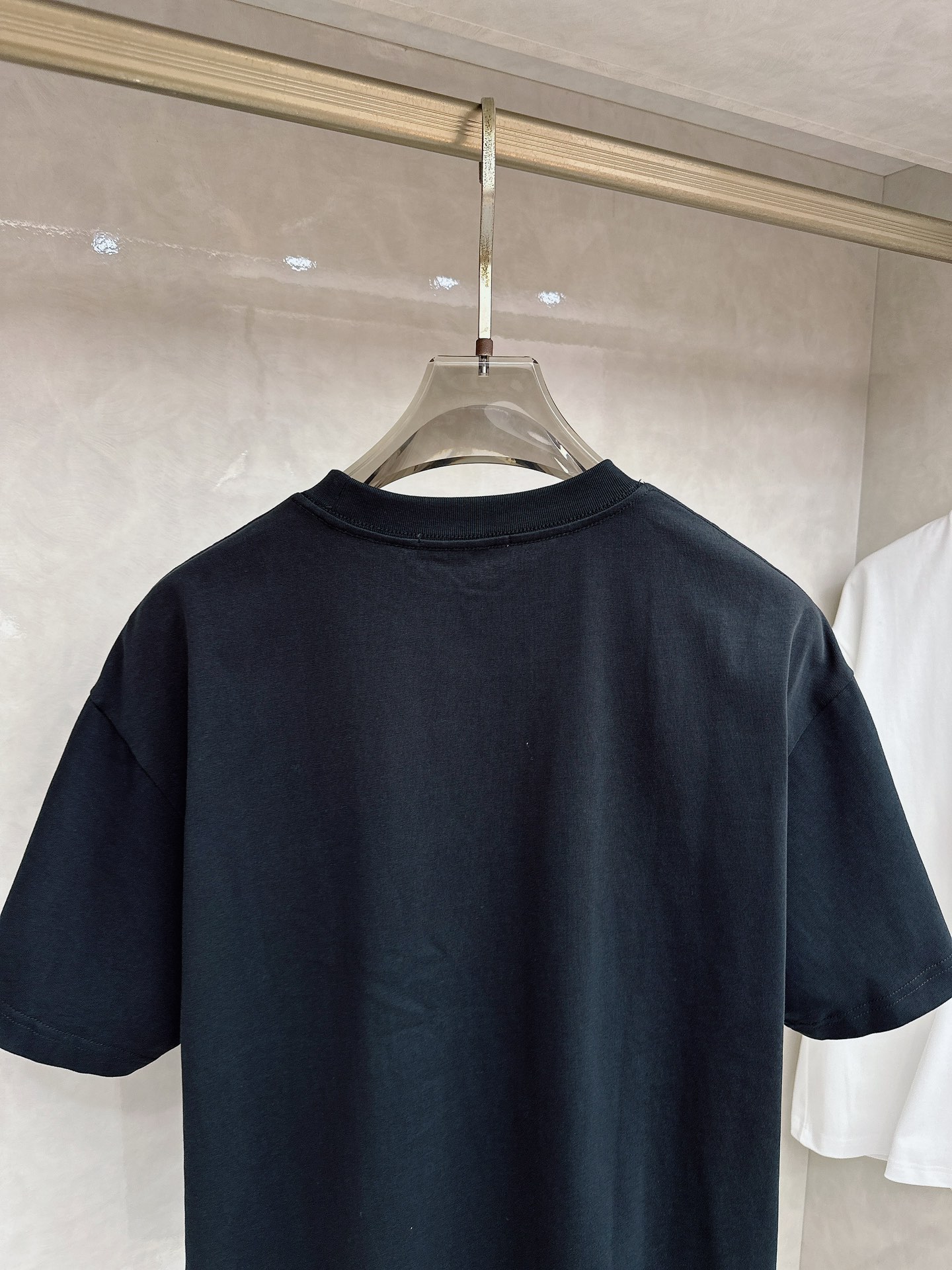 罗意威 2026春夏新款首发专柜最新款短袖圆领T恤 高端订制 设计前卫时尚！品牌logo重工艺设计 高端