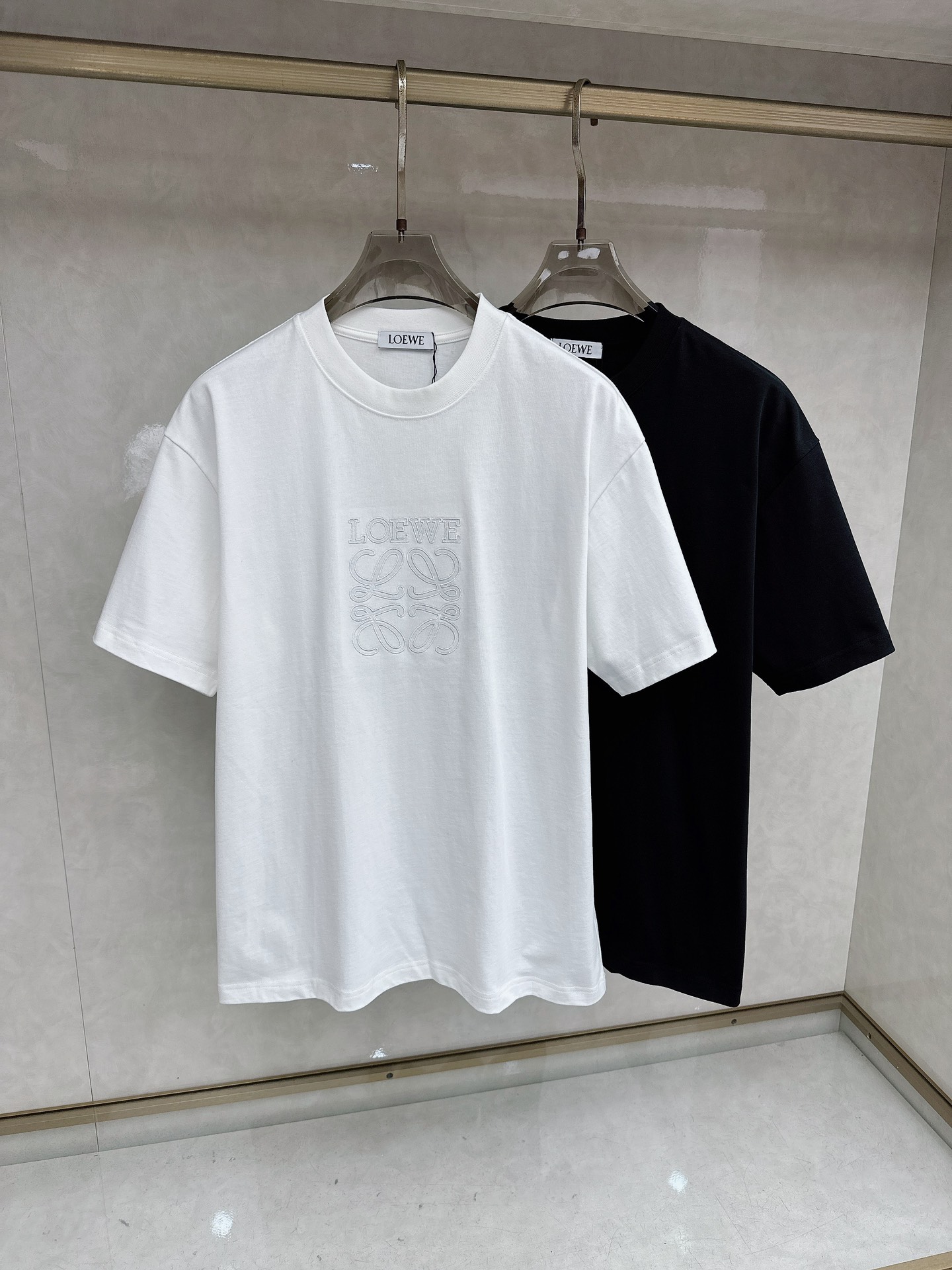 罗意威 2026春夏新款首发专柜最新款短袖圆领T恤 高端订制 设计前卫时尚！品牌logo重工艺设计 高端