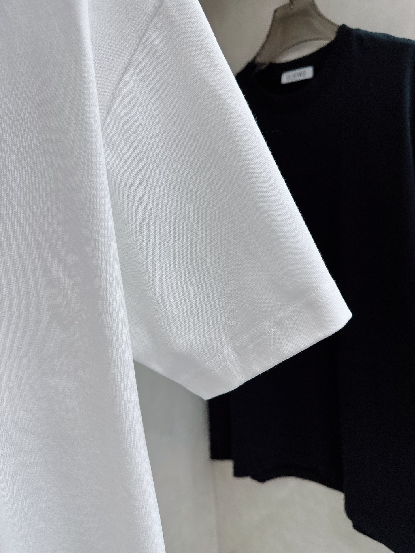 罗意威 2026春夏新款首发专柜最新款短袖圆领T恤 高端订制 设计前卫时尚！品牌logo重工艺设计 高端