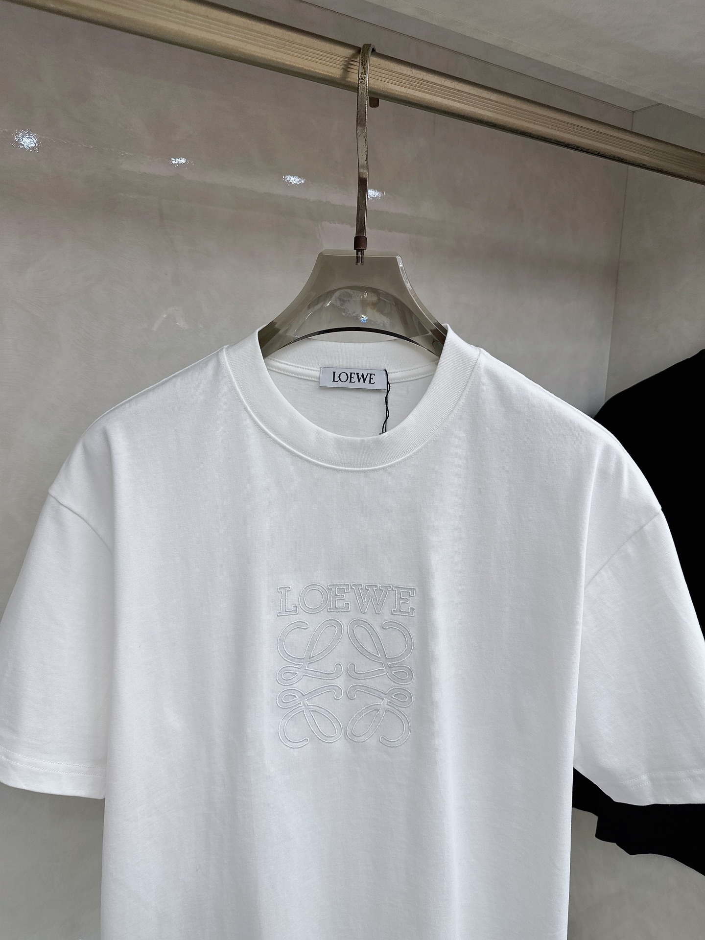 罗意威 2026春夏新款首发专柜最新款短袖圆领T恤 高端订制 设计前卫时尚！品牌logo重工艺设计 高端