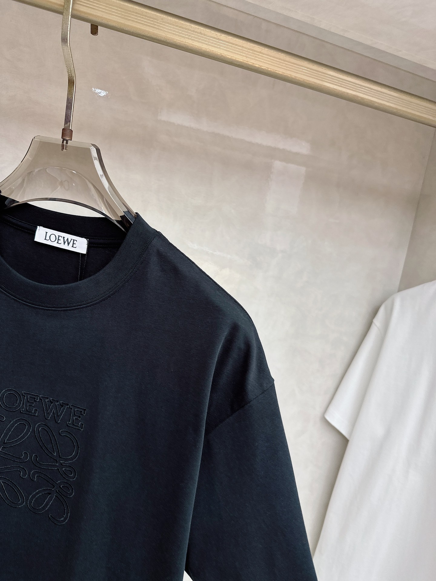 罗意威 2026春夏新款首发专柜最新款短袖圆领T恤 高端订制 设计前卫时尚！品牌logo重工艺设计 高端