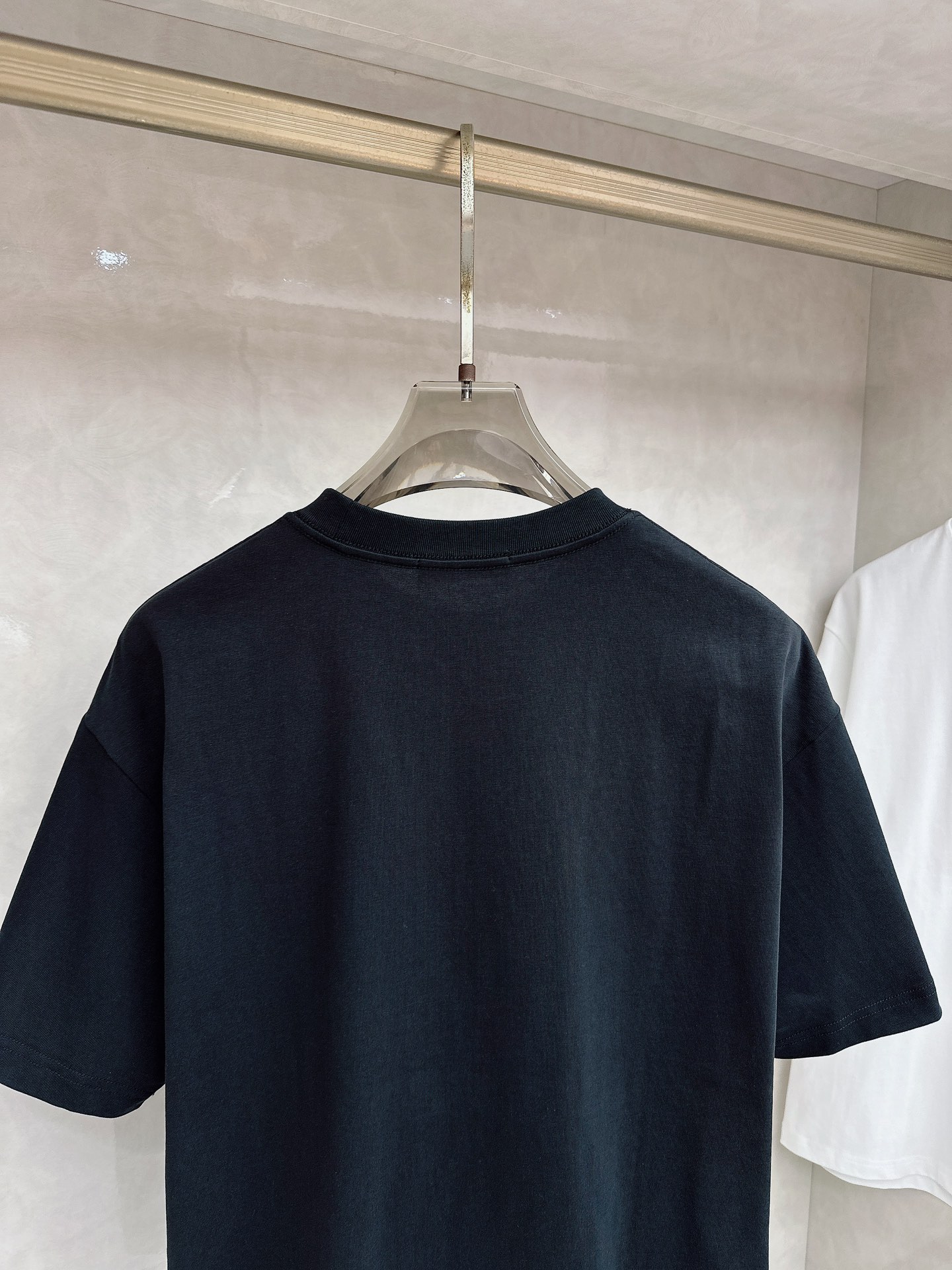 罗意威 2026春夏新款首发专柜最新款短袖圆领T恤 高端订制 设计前卫时尚！品牌logo重工艺设计 高端