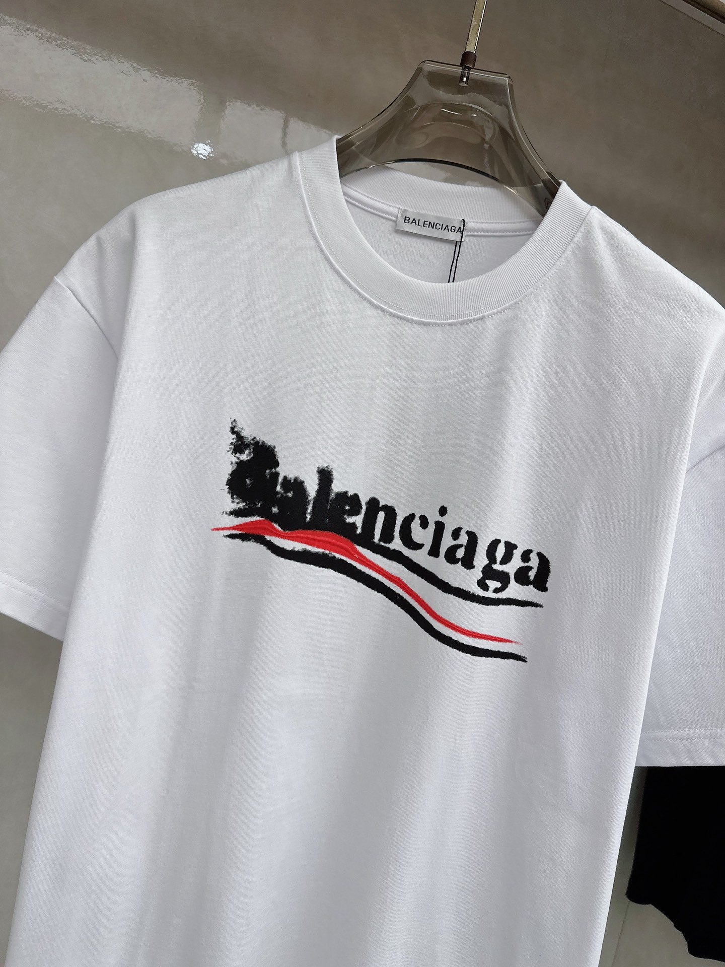 巴黎世家 2026春夏新款首发专柜最新款短袖圆领T恤 高端订制 设计前卫时尚！品牌logo重工艺设计 高