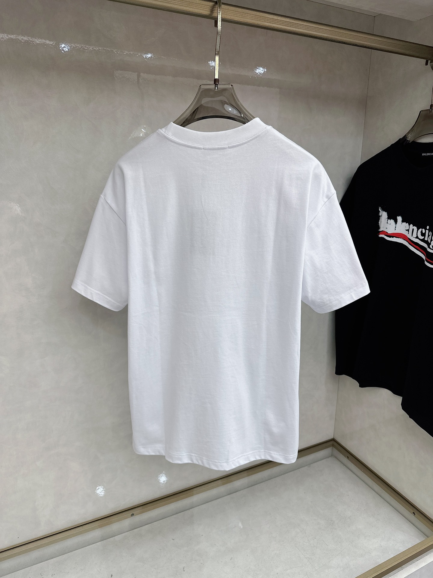 巴黎世家 2026春夏新款首发专柜最新款短袖圆领T恤 高端订制 设计前卫时尚！品牌logo重工艺设计 高