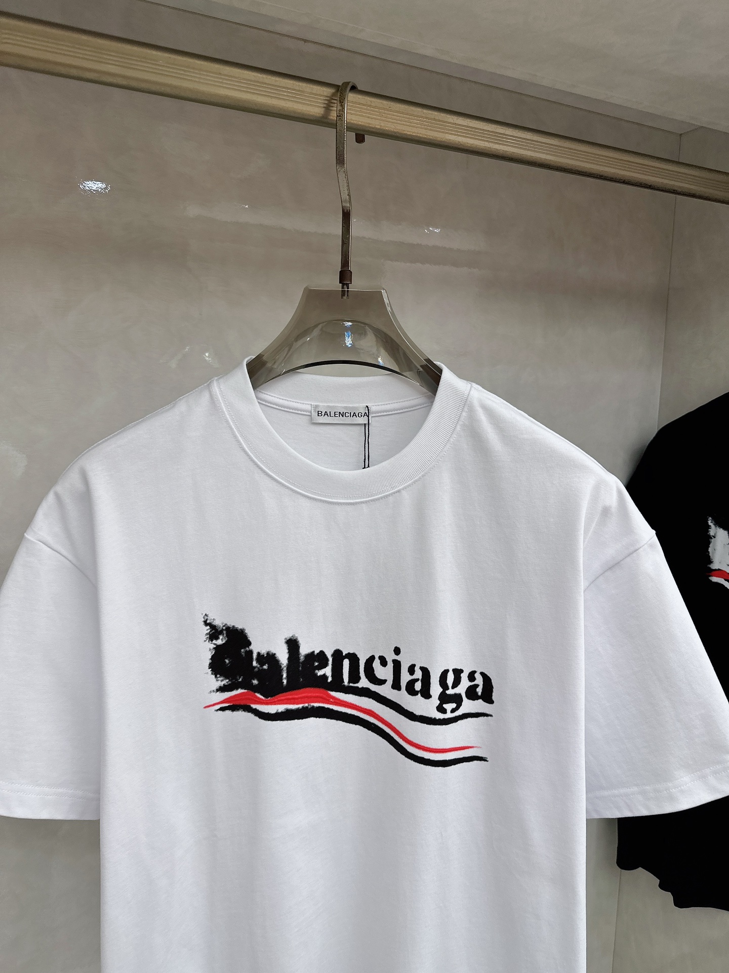 巴黎世家 2026春夏新款首发专柜最新款短袖圆领T恤 高端订制 设计前卫时尚！品牌logo重工艺设计 高