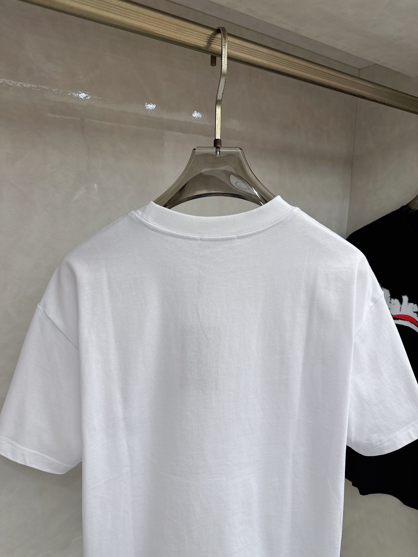 巴黎世家 2026春夏新款首发专柜最新款短袖圆领T恤 高端订制 设计前卫时尚！品牌logo重工艺设计 高