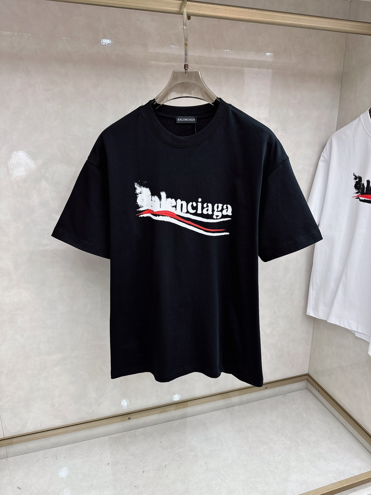 巴黎世家 2026春夏新款首发专柜最新款短袖圆领T恤 高端订制 设计前卫时尚！品牌logo重工艺设计 高