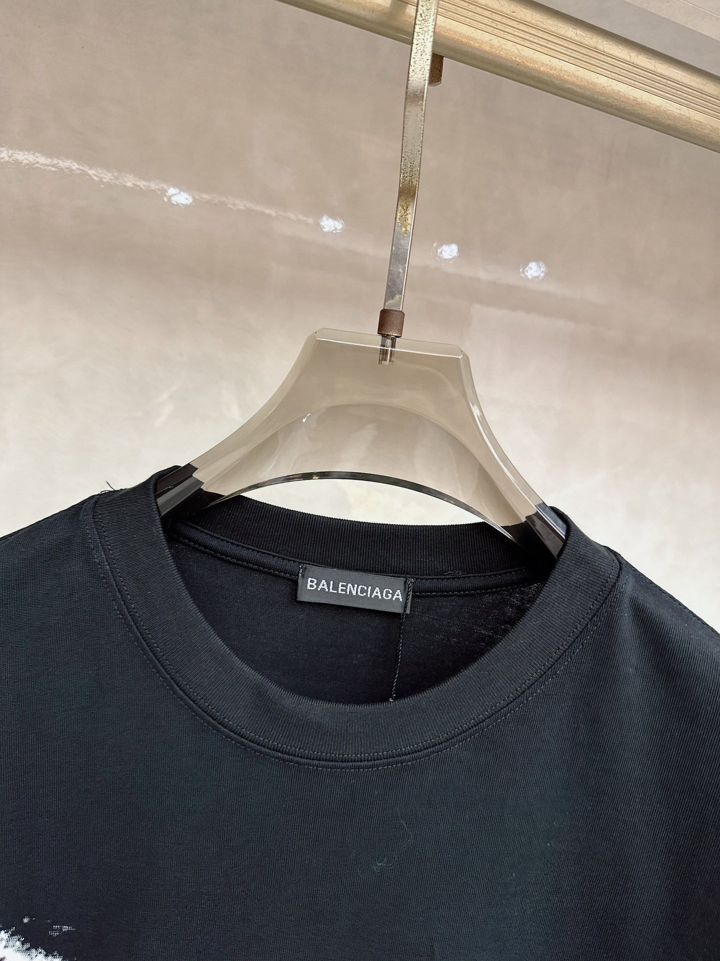 巴黎世家 2026春夏新款首发专柜最新款短袖圆领T恤 高端订制 设计前卫时尚！品牌logo重工艺设计 高