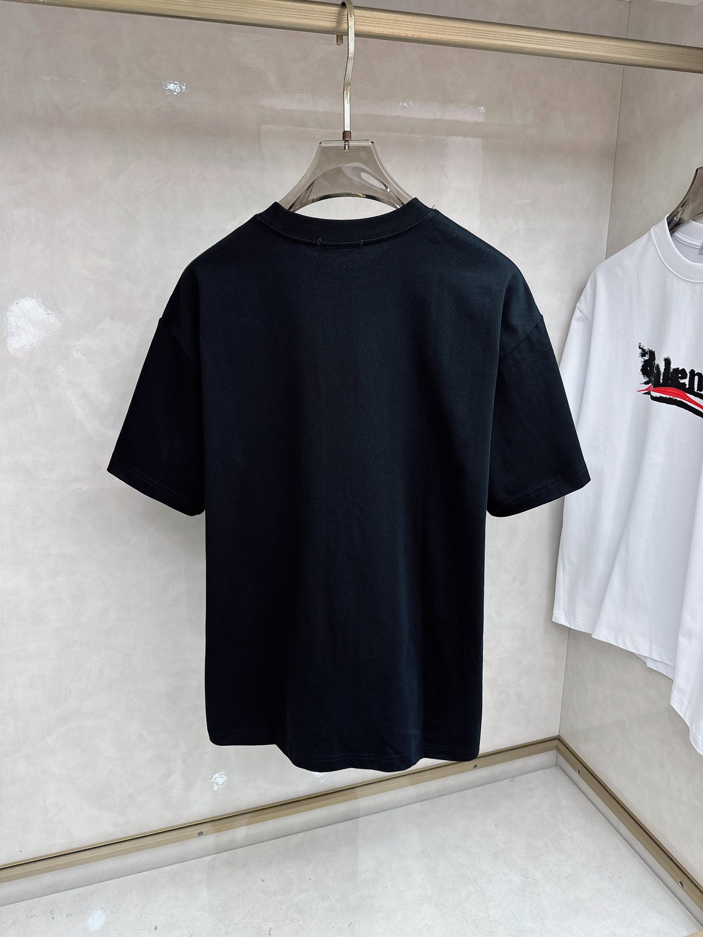 巴黎世家 2026春夏新款首发专柜最新款短袖圆领T恤 高端订制 设计前卫时尚！品牌logo重工艺设计 高