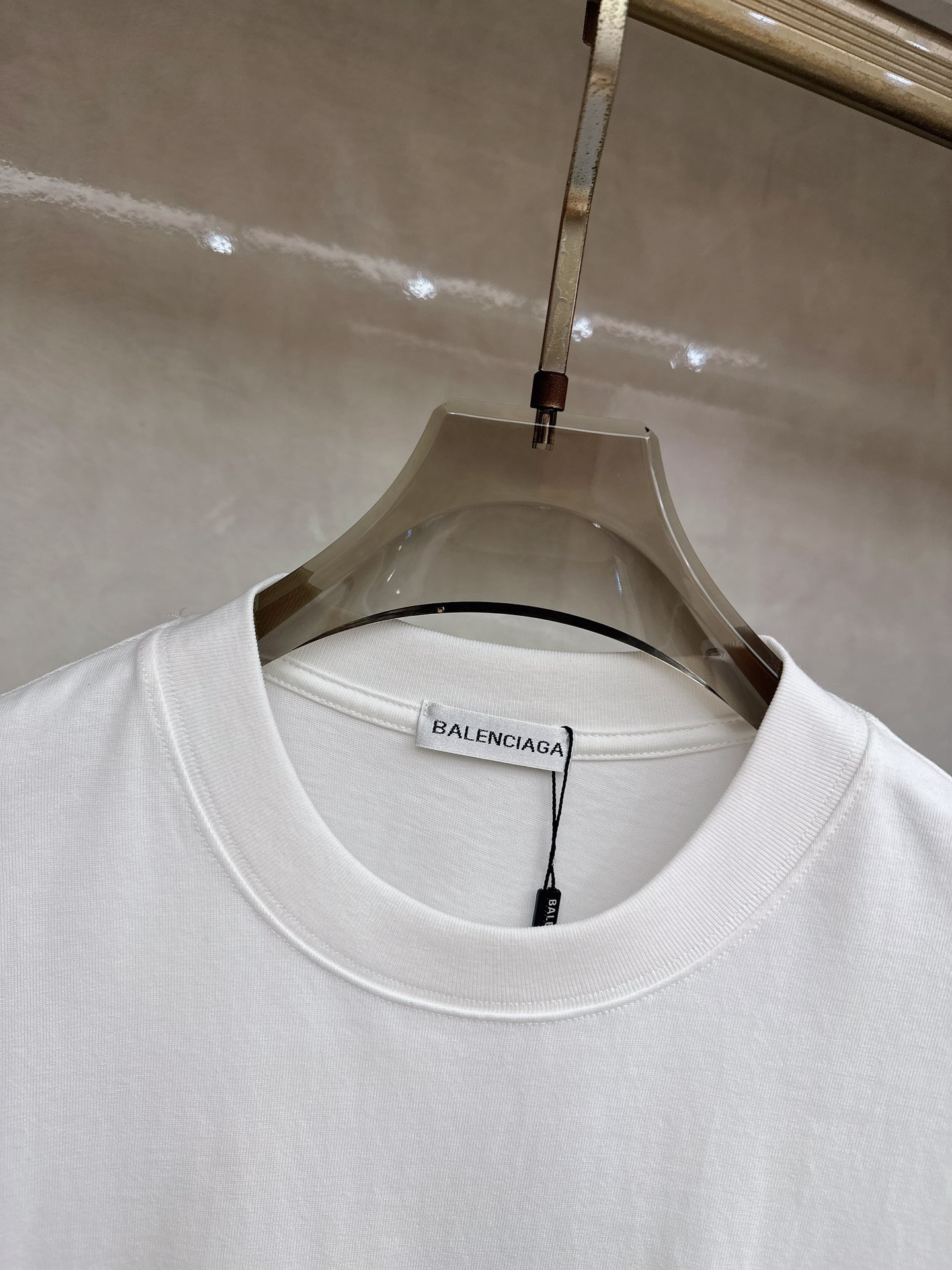 巴黎世家 2026春夏新款首发专柜最新款短袖圆领T恤 高端订制 设计前卫时尚！品牌logo重工艺设计 高