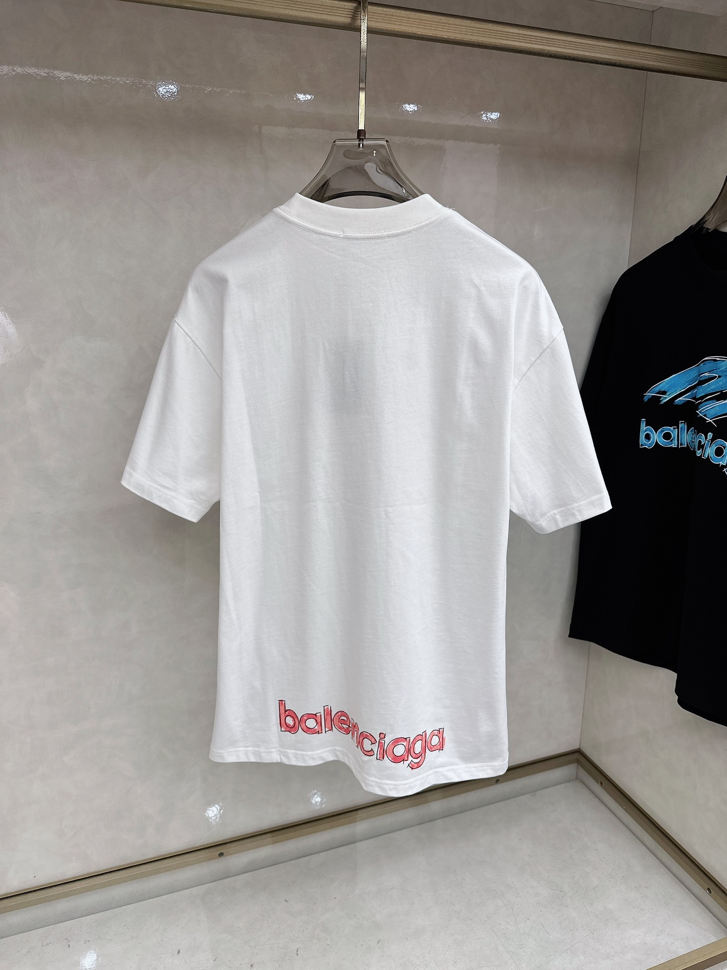 巴黎世家 2026春夏新款首发专柜最新款短袖圆领T恤 高端订制 设计前卫时尚！品牌logo重工艺设计 高