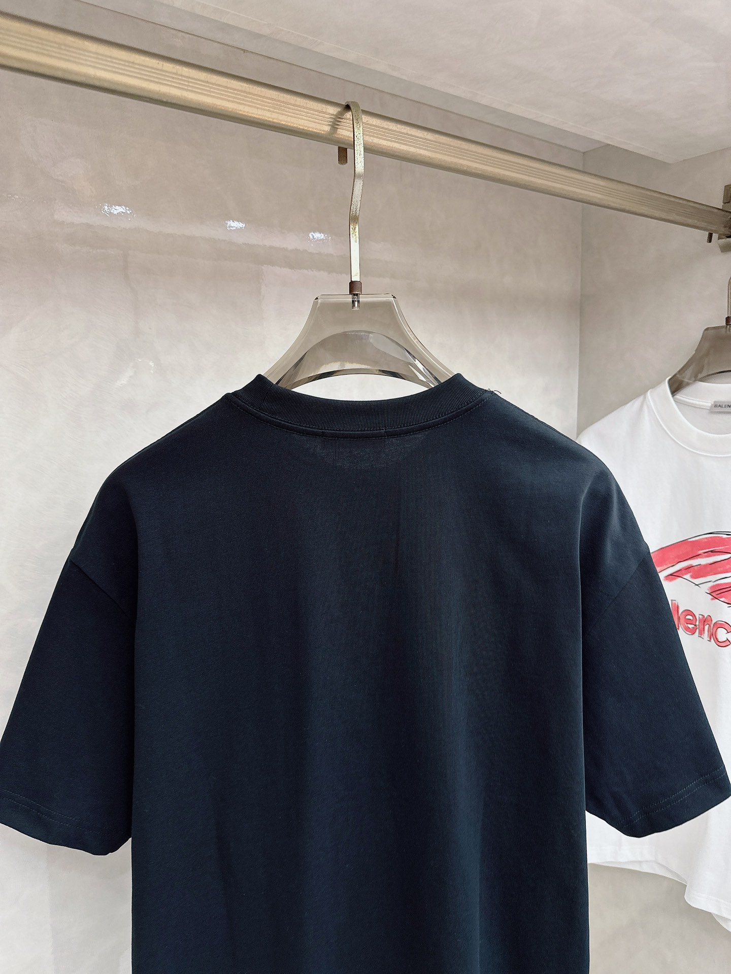 巴黎世家 2026春夏新款首发专柜最新款短袖圆领T恤 高端订制 设计前卫时尚！品牌logo重工艺设计 高