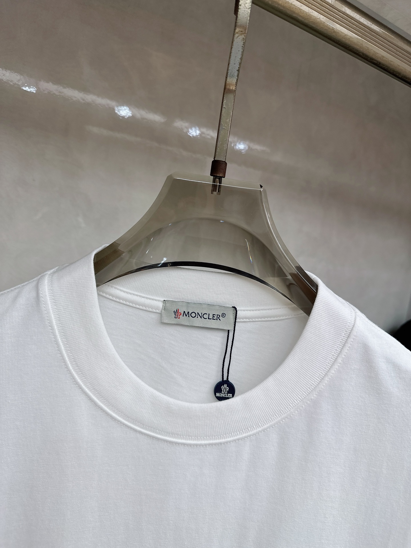 蒙口 2026春夏新款首发专柜最新款短袖圆领T恤 高端订制 设计前卫时尚！品牌logo重工艺设计 高端定