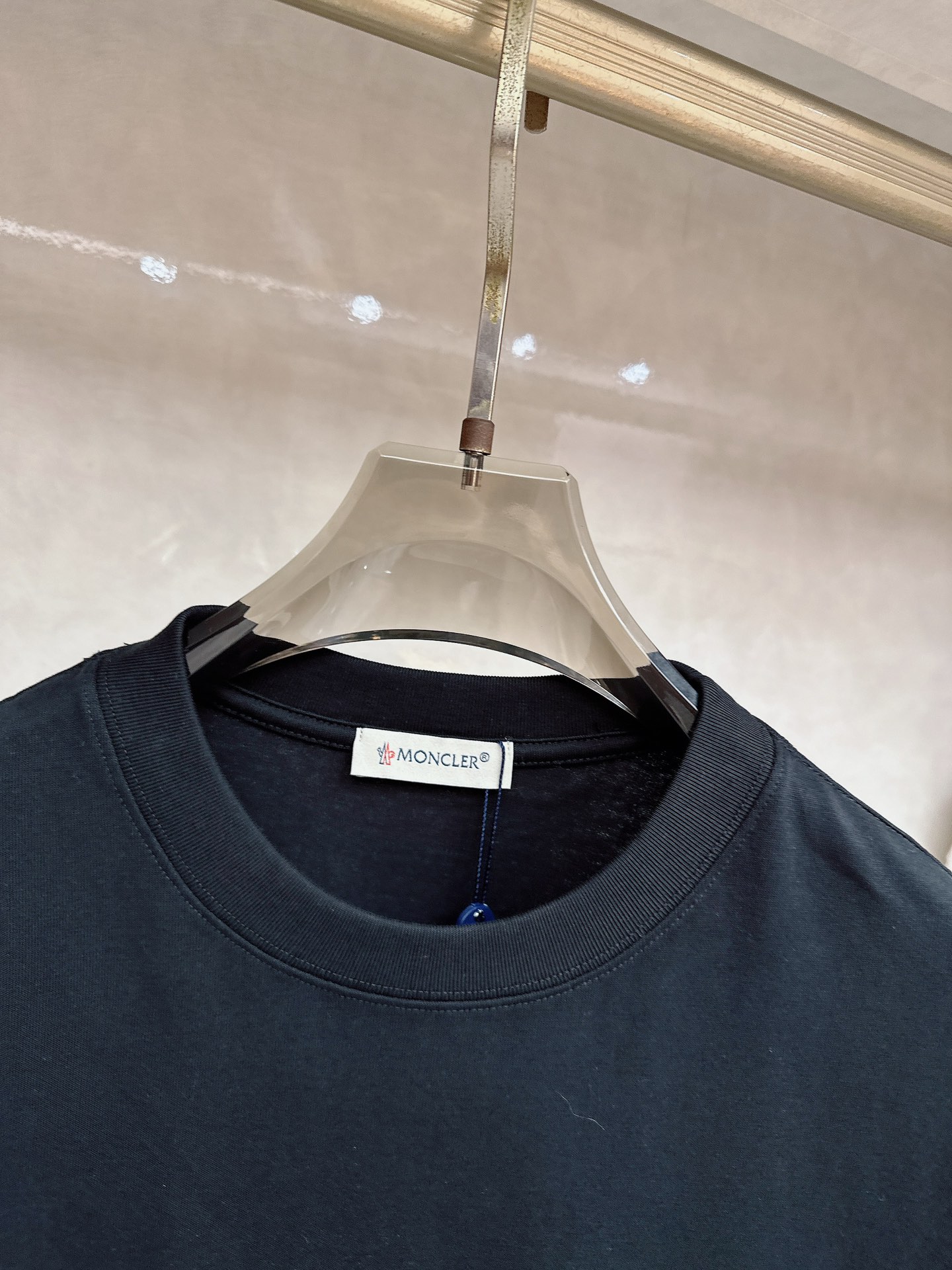 蒙口 2026春夏新款首发专柜最新款短袖圆领T恤 高端订制 设计前卫时尚！品牌logo重工艺设计 高端定