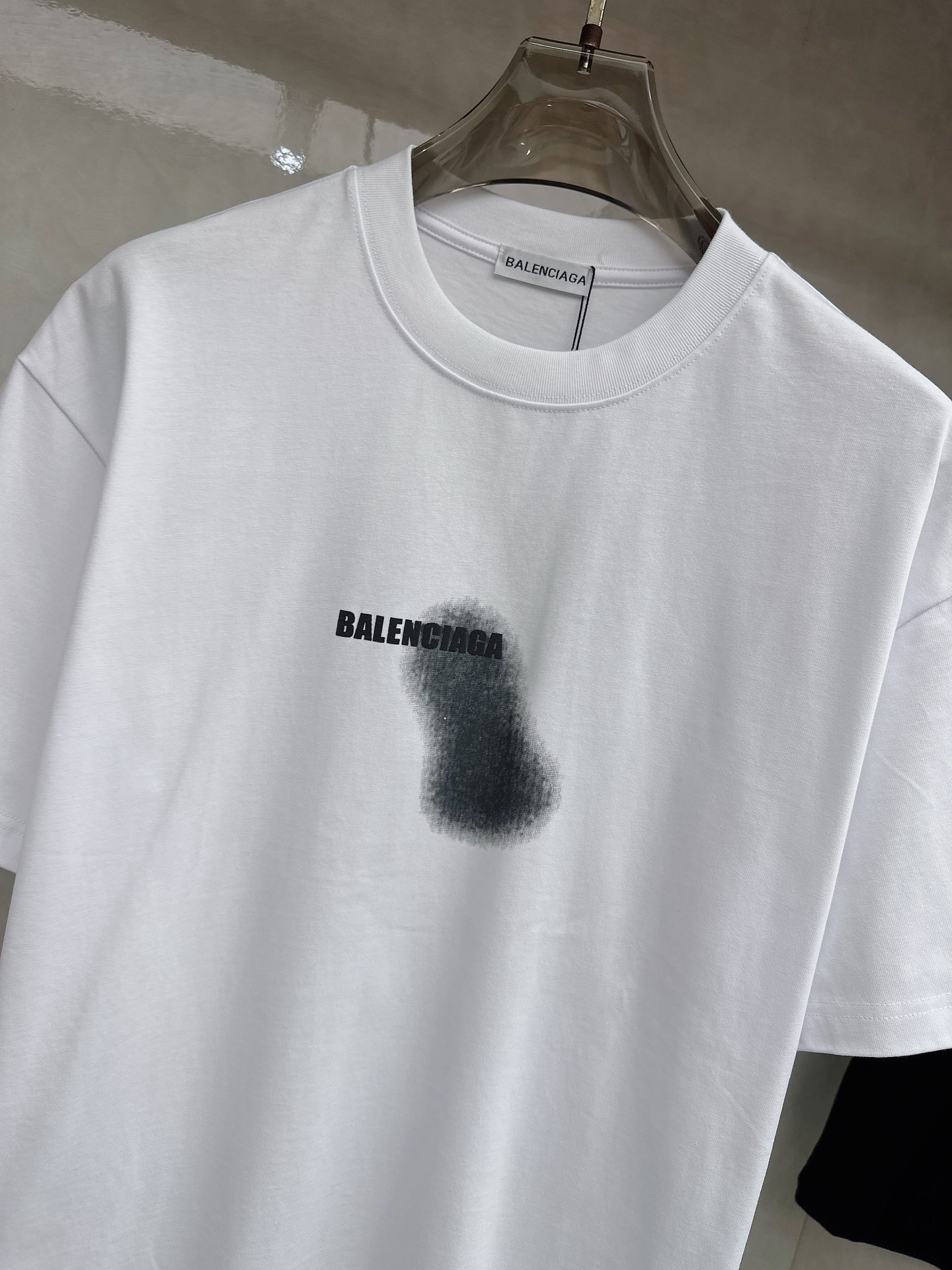 巴黎世家 2026春夏新款首发专柜最新款短袖圆领T恤 高端订制 设计前卫时尚！品牌logo重工艺设计 高