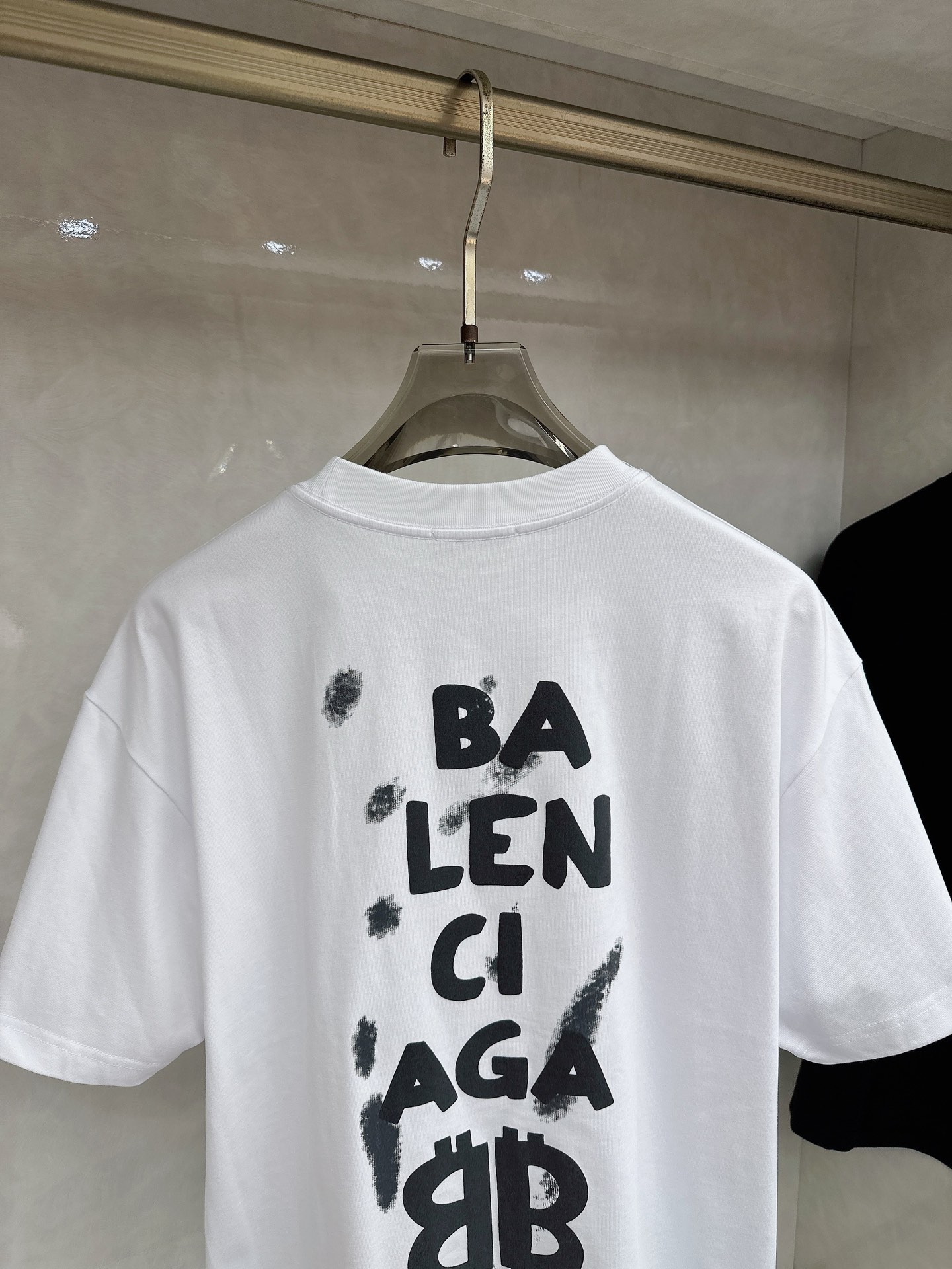 巴黎世家 2026春夏新款首发专柜最新款短袖圆领T恤 高端订制 设计前卫时尚！品牌logo重工艺设计 高