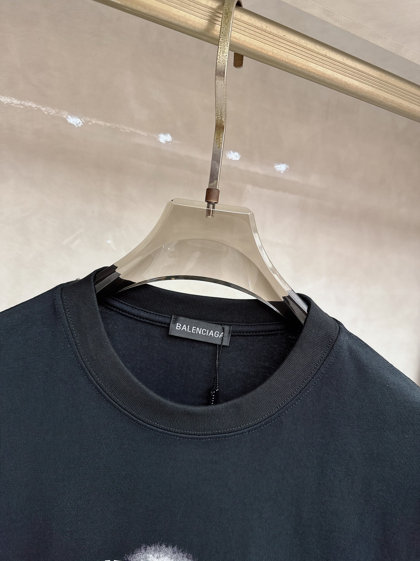 巴黎世家 2026春夏新款首发专柜最新款短袖圆领T恤 高端订制 设计前卫时尚！品牌logo重工艺设计 高