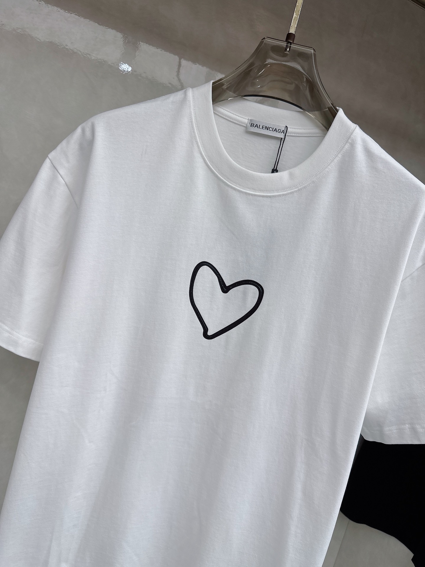 巴黎世家 2026春夏新款首发专柜最新款短袖圆领T恤 高端订制 设计前卫时尚！品牌logo重工艺设计 高