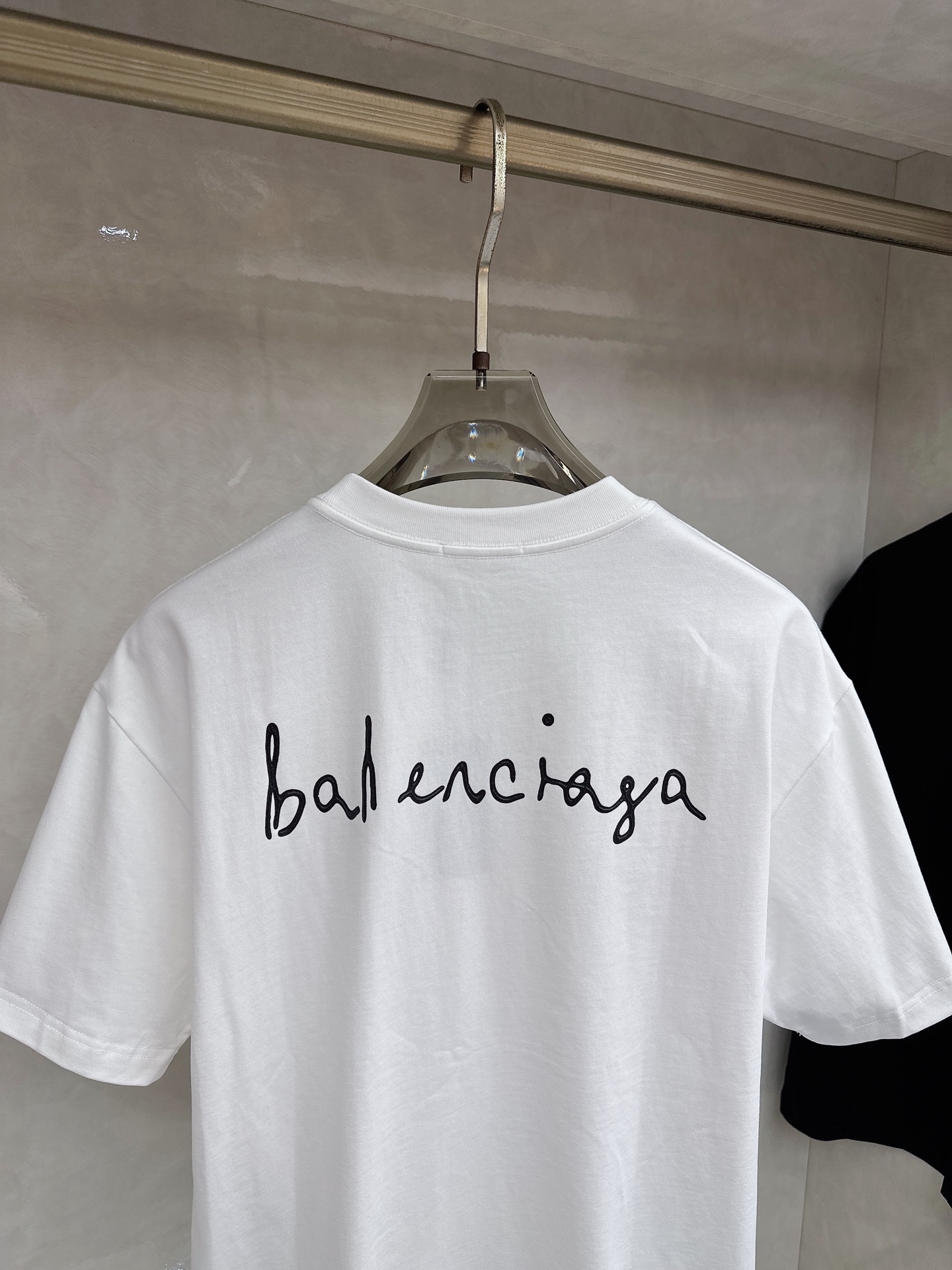 巴黎世家 2026春夏新款首发专柜最新款短袖圆领T恤 高端订制 设计前卫时尚！品牌logo重工艺设计 高