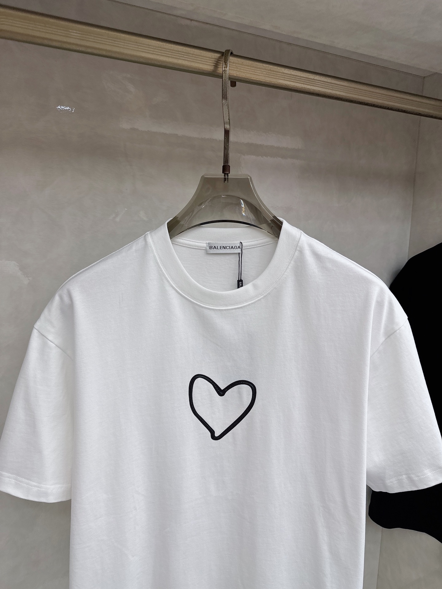 巴黎世家 2026春夏新款首发专柜最新款短袖圆领T恤 高端订制 设计前卫时尚！品牌logo重工艺设计 高