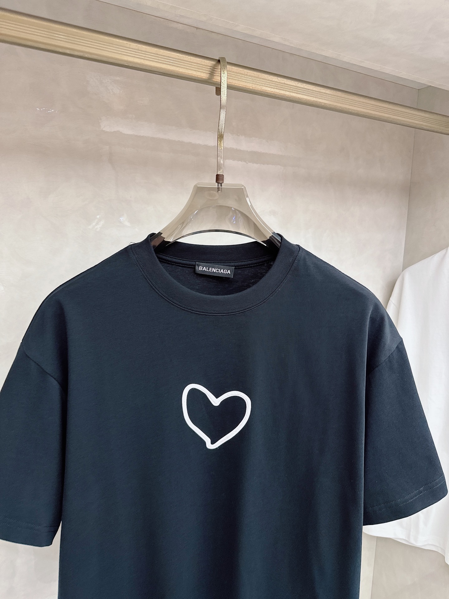 巴黎世家 2026春夏新款首发专柜最新款短袖圆领T恤 高端订制 设计前卫时尚！品牌logo重工艺设计 高