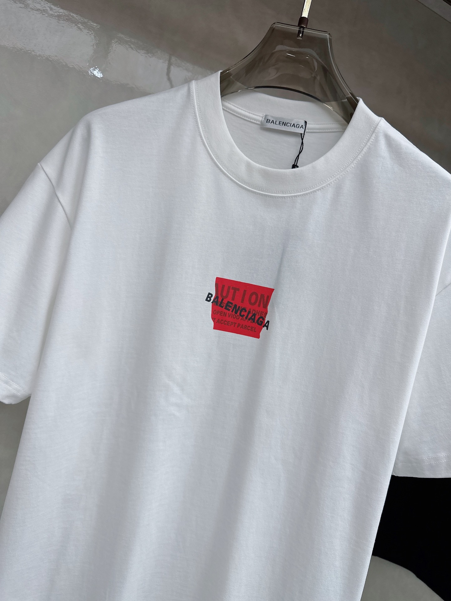 巴黎世家 2026春夏新款首发专柜最新款短袖圆领T恤 高端订制 设计前卫时尚！品牌logo重工艺设计 高