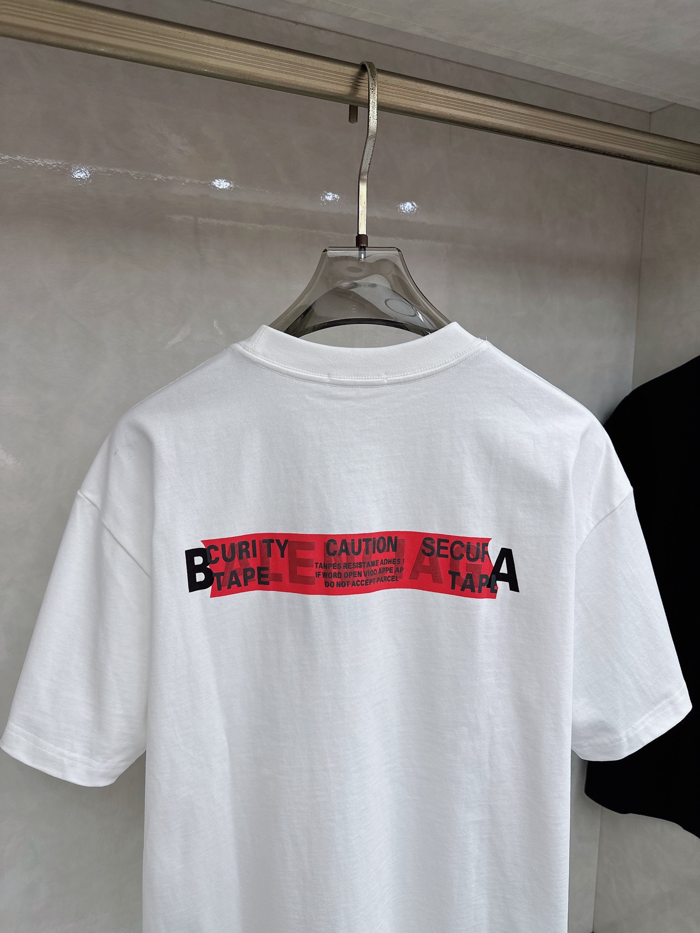 巴黎世家 2026春夏新款首发专柜最新款短袖圆领T恤 高端订制 设计前卫时尚！品牌logo重工艺设计 高