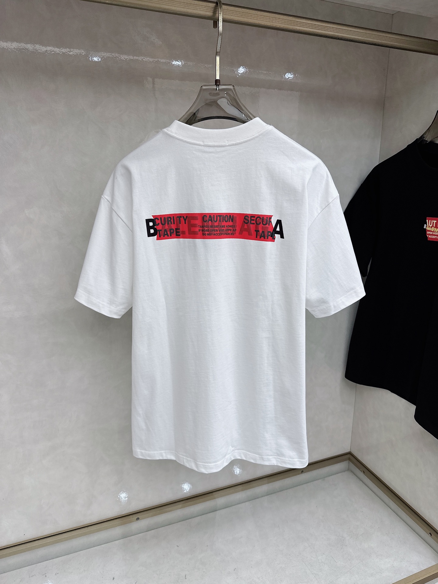 巴黎世家 2026春夏新款首发专柜最新款短袖圆领T恤 高端订制 设计前卫时尚！品牌logo重工艺设计 高