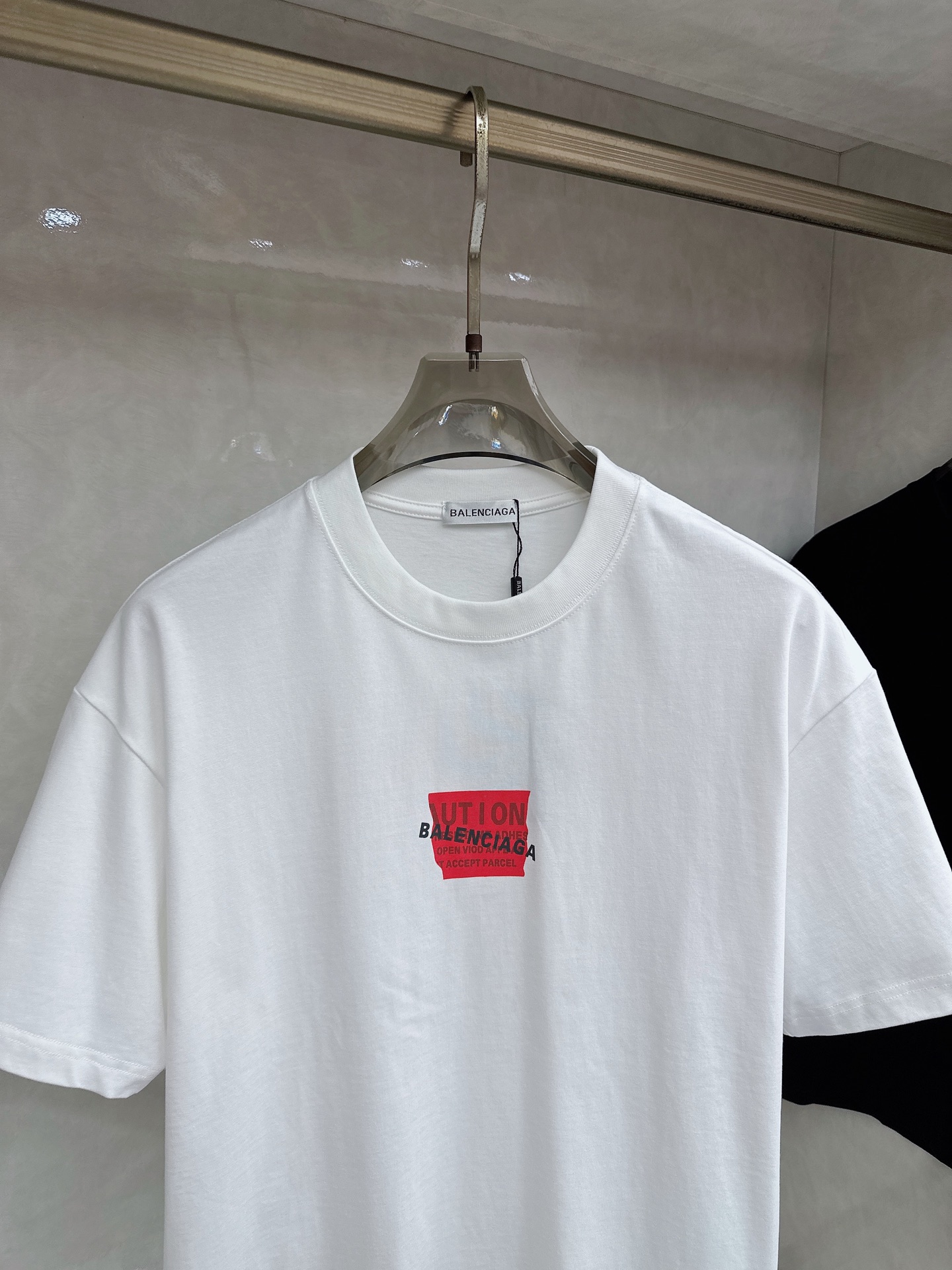 巴黎世家 2026春夏新款首发专柜最新款短袖圆领T恤 高端订制 设计前卫时尚！品牌logo重工艺设计 高