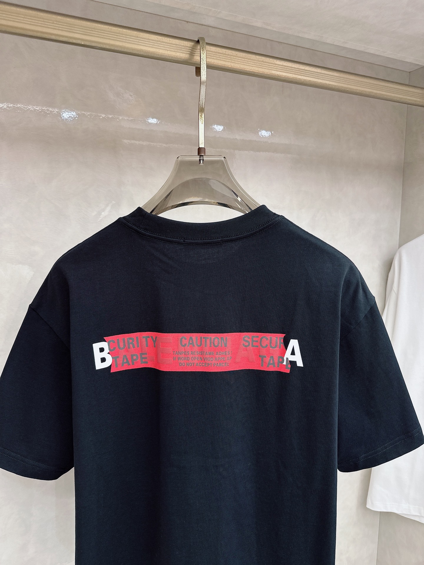 巴黎世家 2026春夏新款首发专柜最新款短袖圆领T恤 高端订制 设计前卫时尚！品牌logo重工艺设计 高