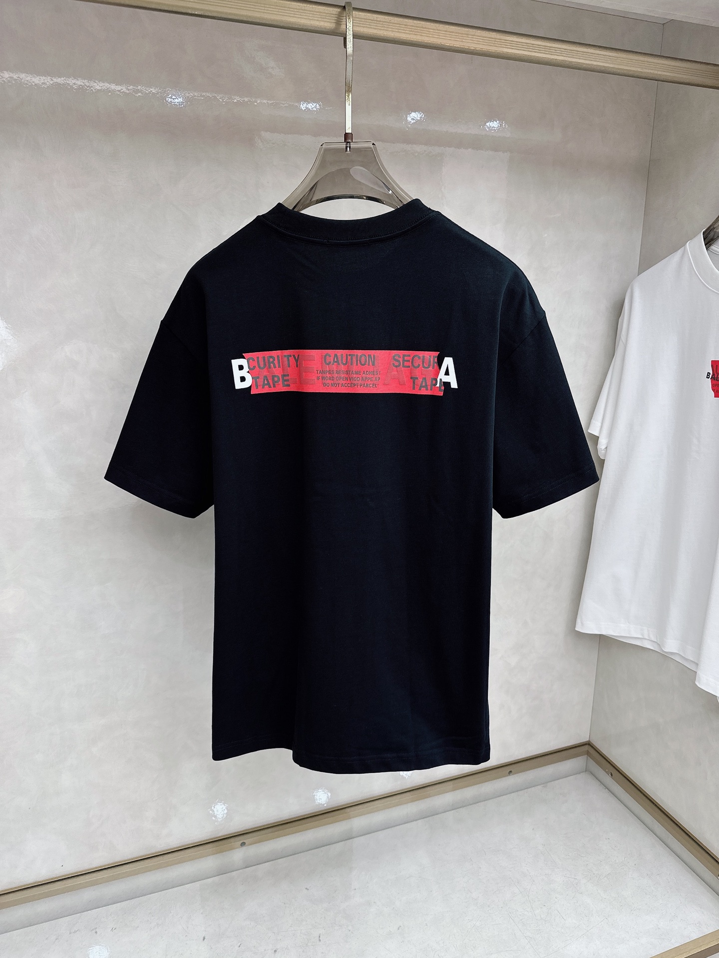 巴黎世家 2026春夏新款首发专柜最新款短袖圆领T恤 高端订制 设计前卫时尚！品牌logo重工艺设计 高