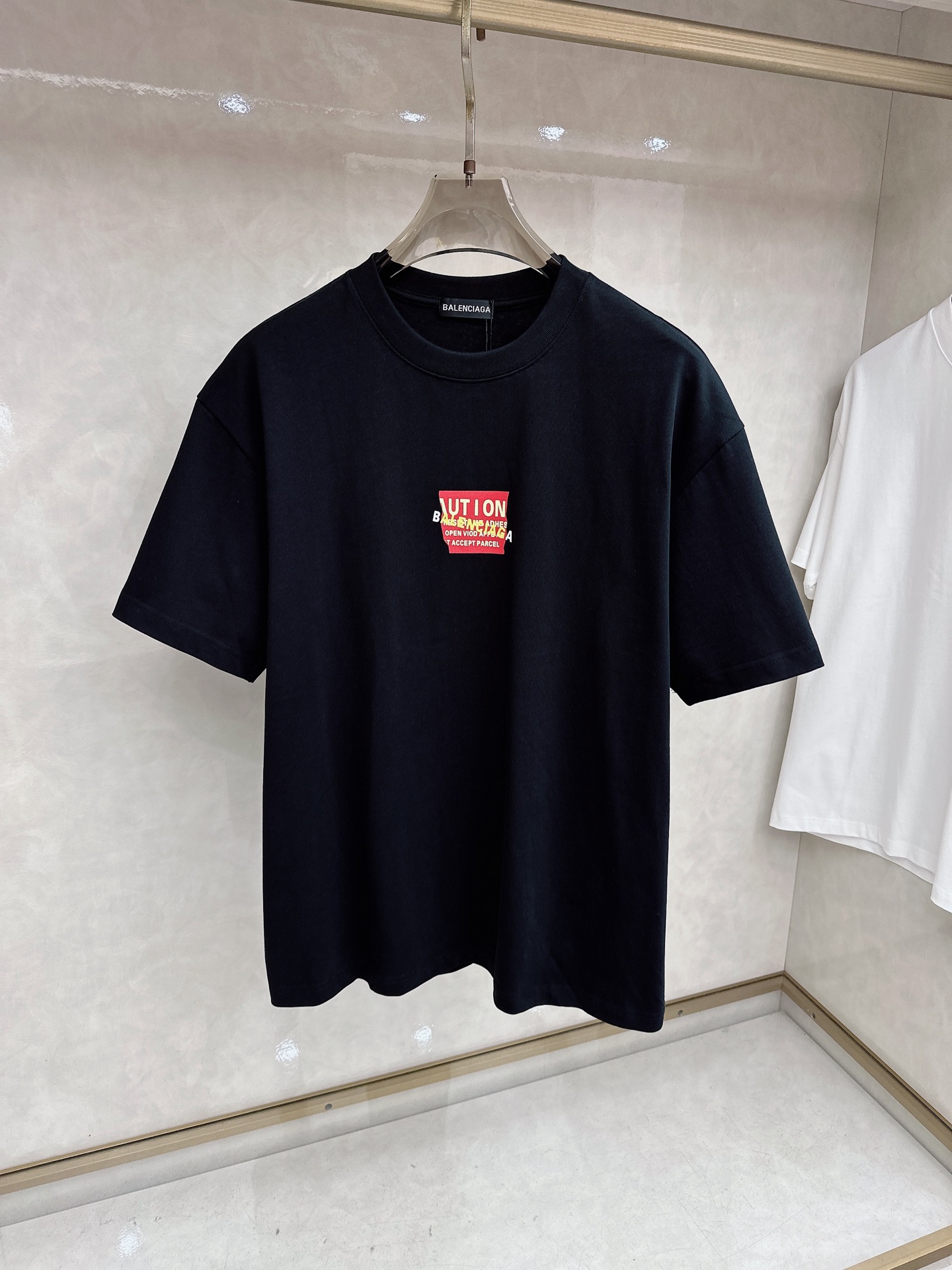 巴黎世家 2026春夏新款首发专柜最新款短袖圆领T恤 高端订制 设计前卫时尚！品牌logo重工艺设计 高