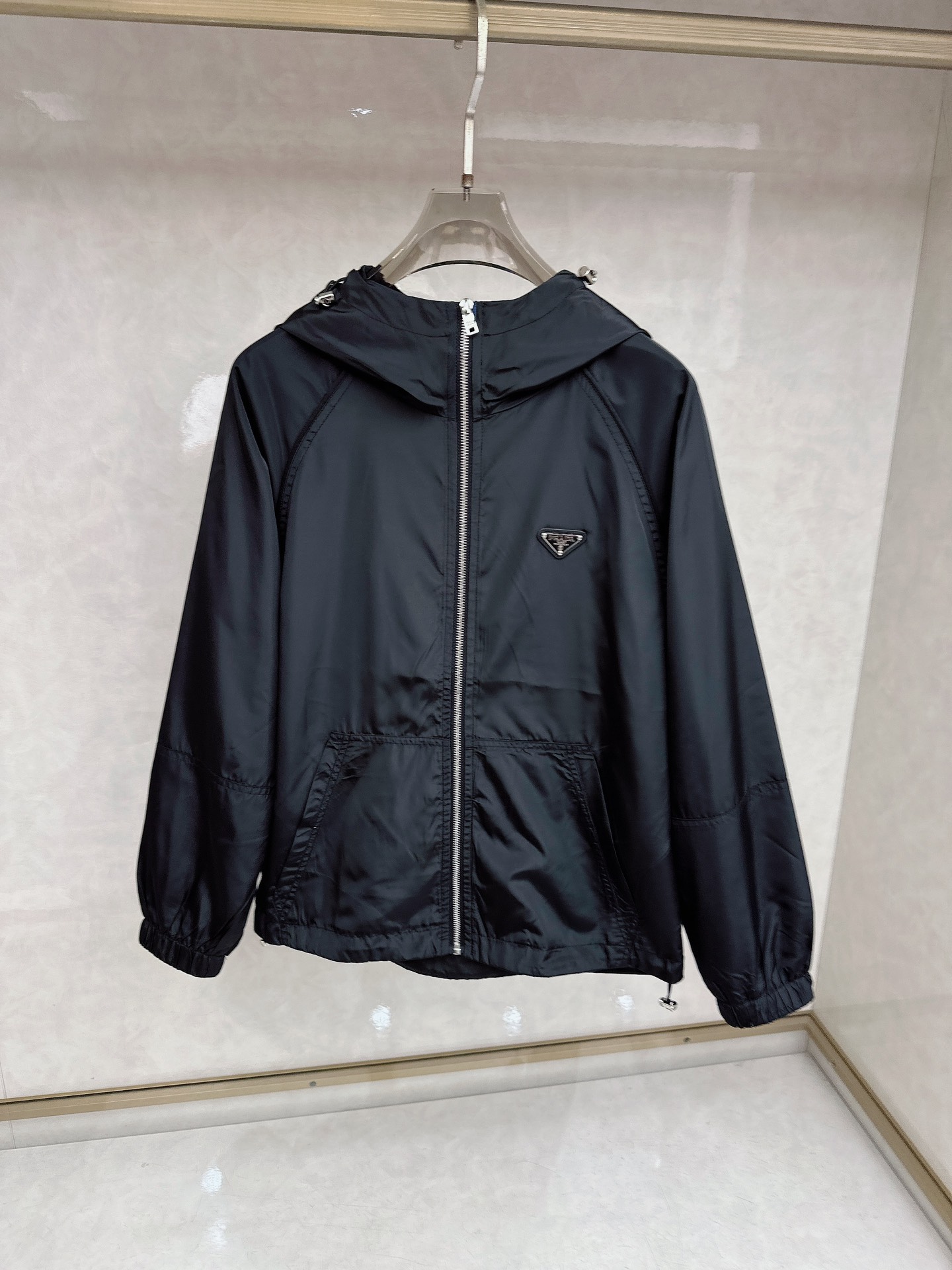 P350 Prada 2026 chaqueta nueva de primavera y otoño, nuevo producto de exhibición‼ El producto está en perfectas condic…
