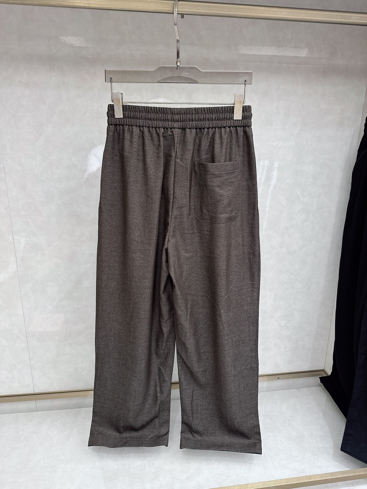 罗意威、2026SS春夏新品时尚休闲裤，臻选优来赛尔面料打造，保暖舒适，精工密针刺绣标识，缔造简约线条感