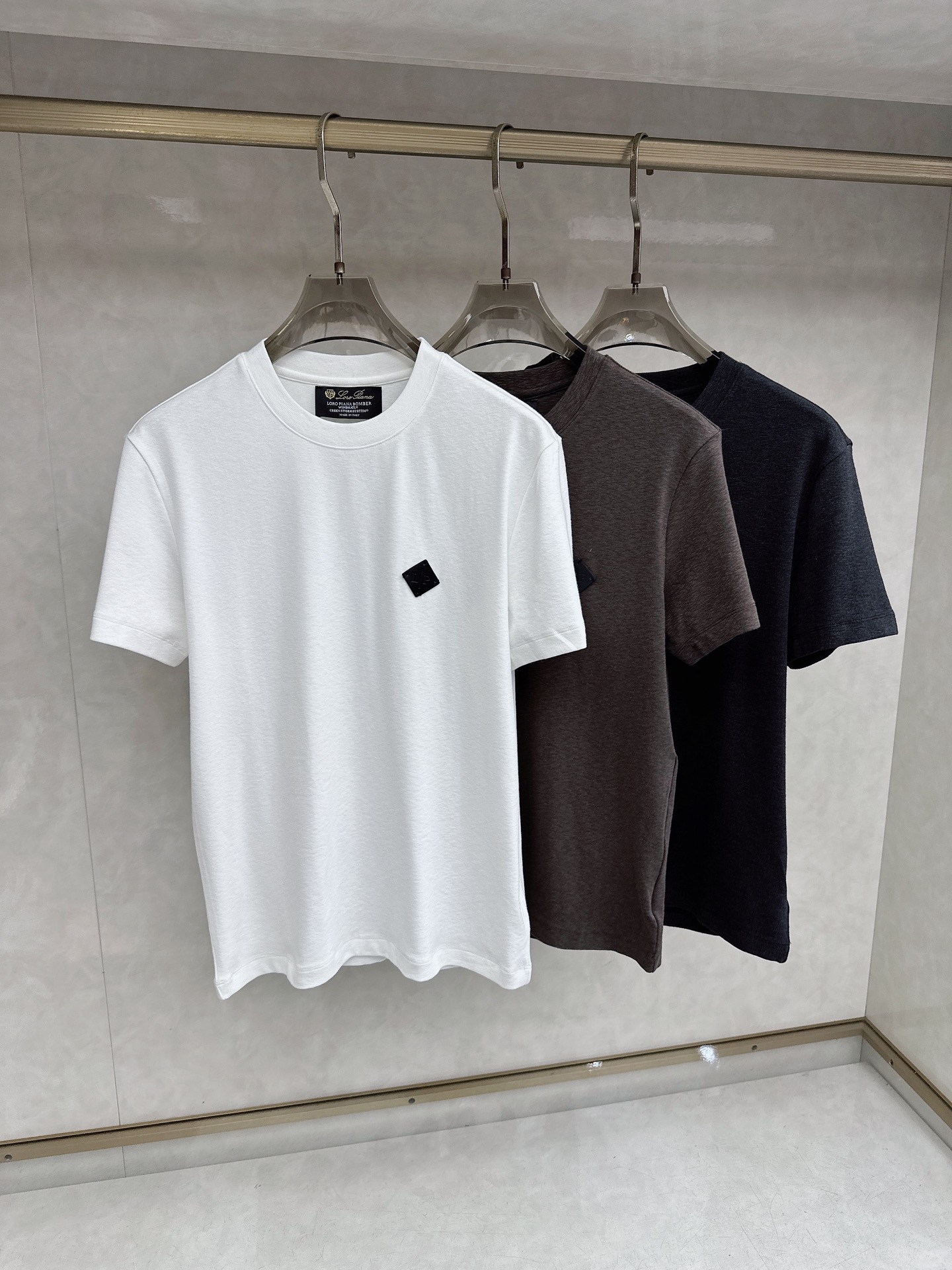 Loro piana 新款针织衫，松弛老钱，让绅士感在针织里自然流露透气针织面料告别束缚感，肌理织纹垂坠