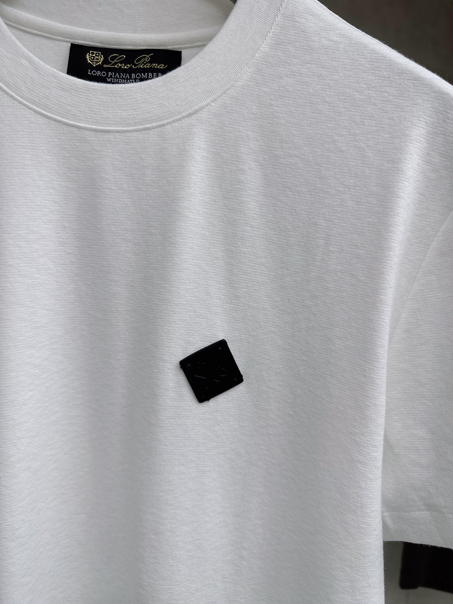 Loro piana 新款针织衫，松弛老钱，让绅士感在针织里自然流露透气针织面料告别束缚感，肌理织纹垂坠