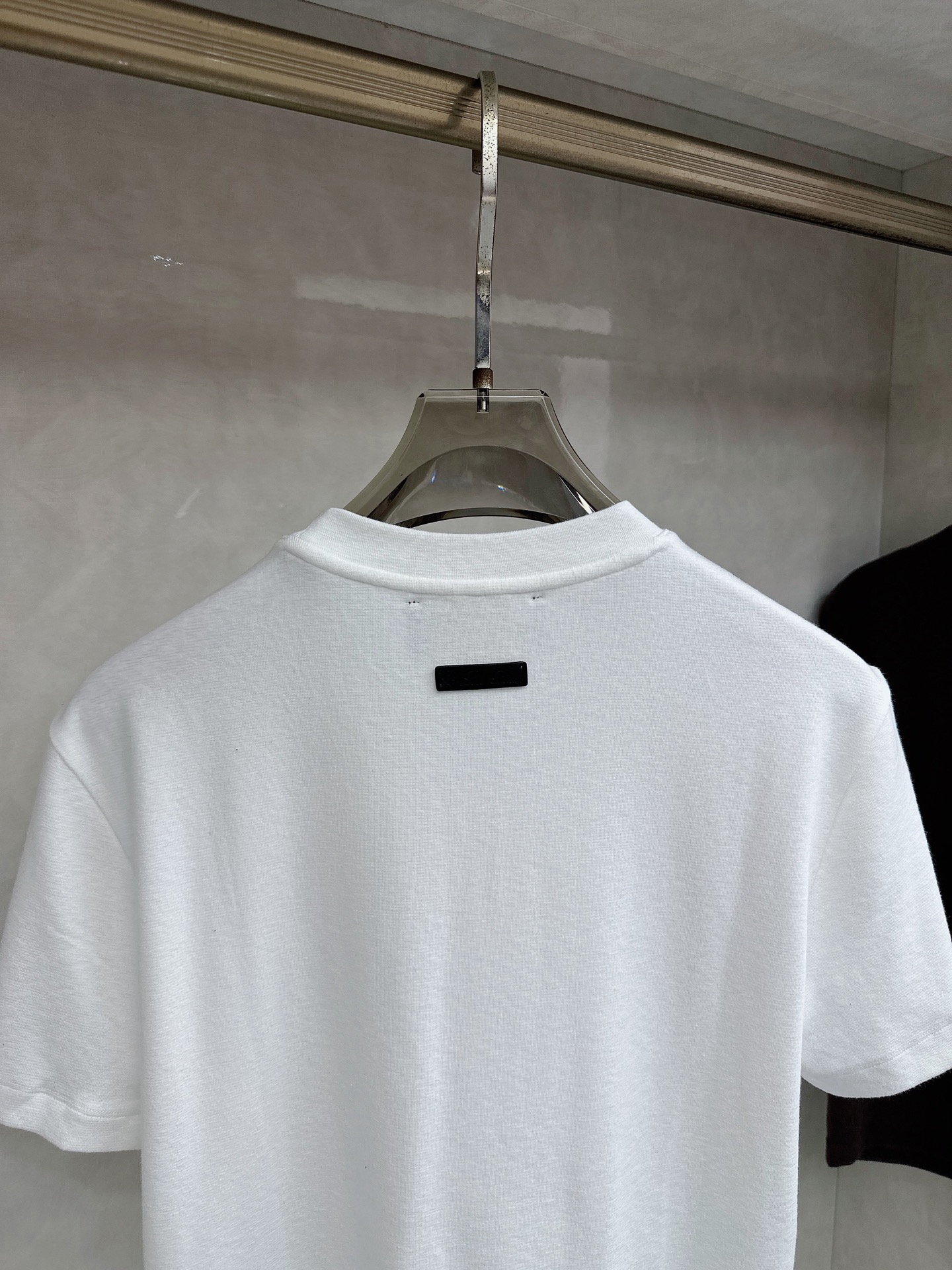 Loro piana 新款针织衫，松弛老钱，让绅士感在针织里自然流露透气针织面料告别束缚感，肌理织纹垂坠