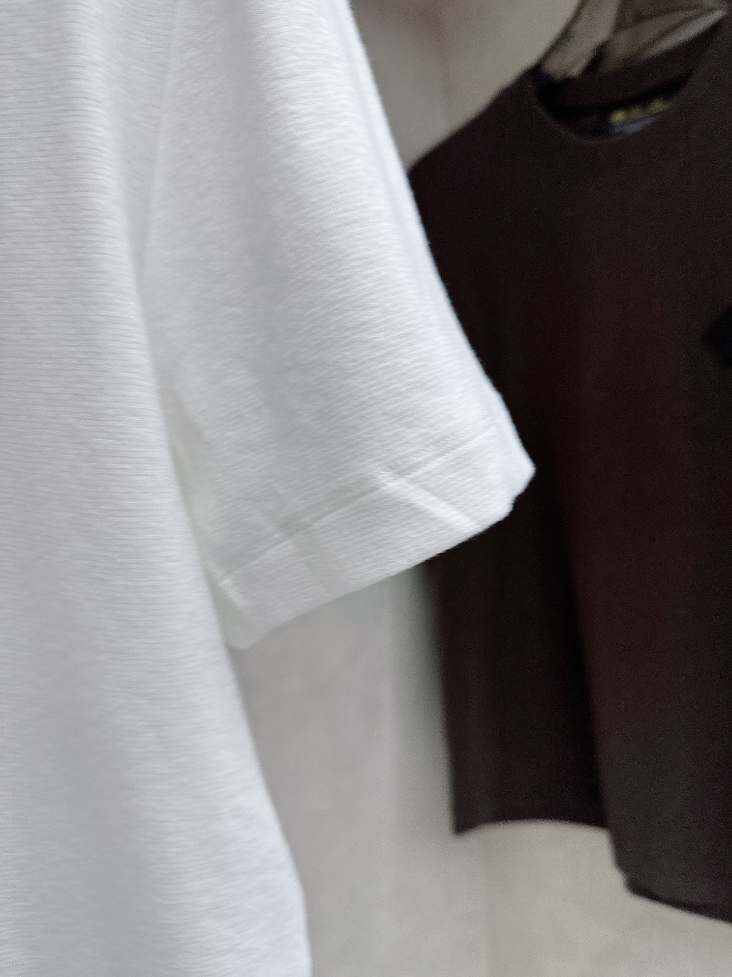 Loro piana 新款针织衫，松弛老钱，让绅士感在针织里自然流露透气针织面料告别束缚感，肌理织纹垂坠