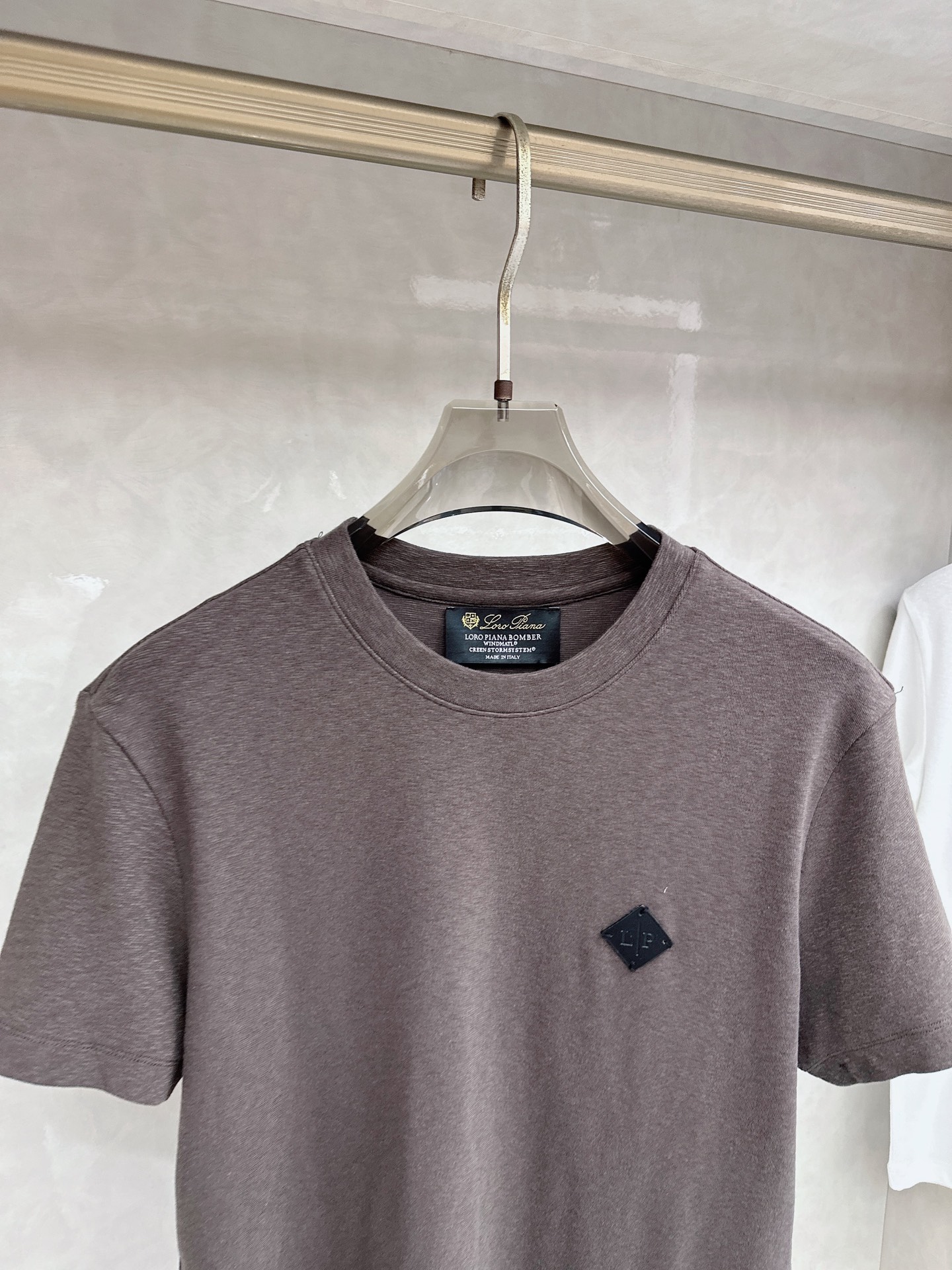 Loro piana 新款针织衫，松弛老钱，让绅士感在针织里自然流露透气针织面料告别束缚感，肌理织纹垂坠