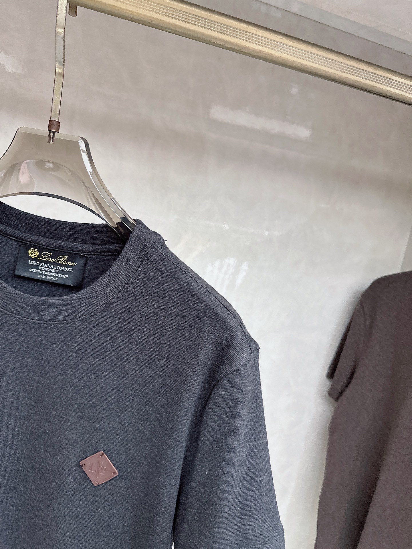 Loro piana 新款针织衫，松弛老钱，让绅士感在针织里自然流露透气针织面料告别束缚感，肌理织纹垂坠