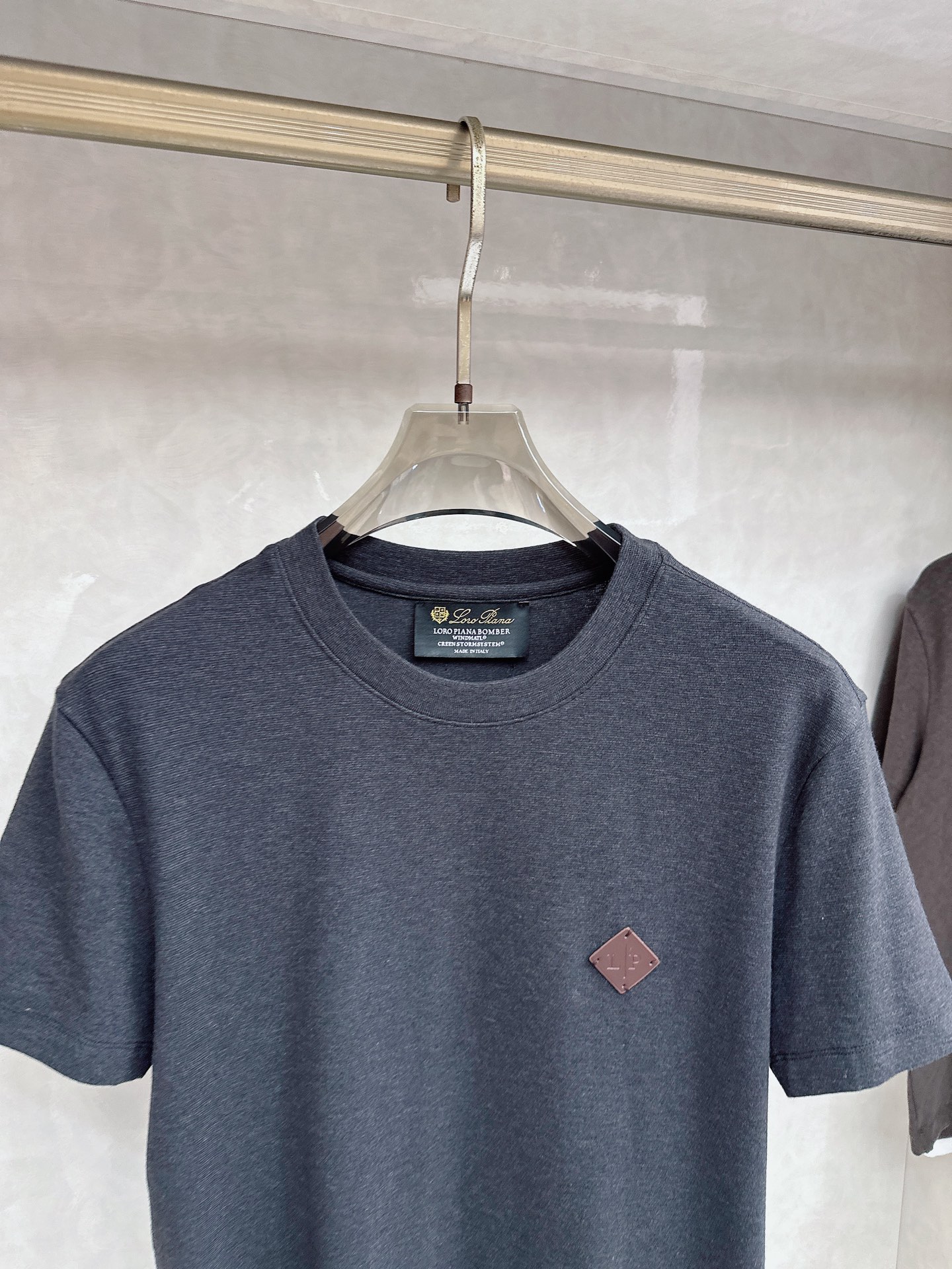 Loro piana 新款针织衫，松弛老钱，让绅士感在针织里自然流露透气针织面料告别束缚感，肌理织纹垂坠