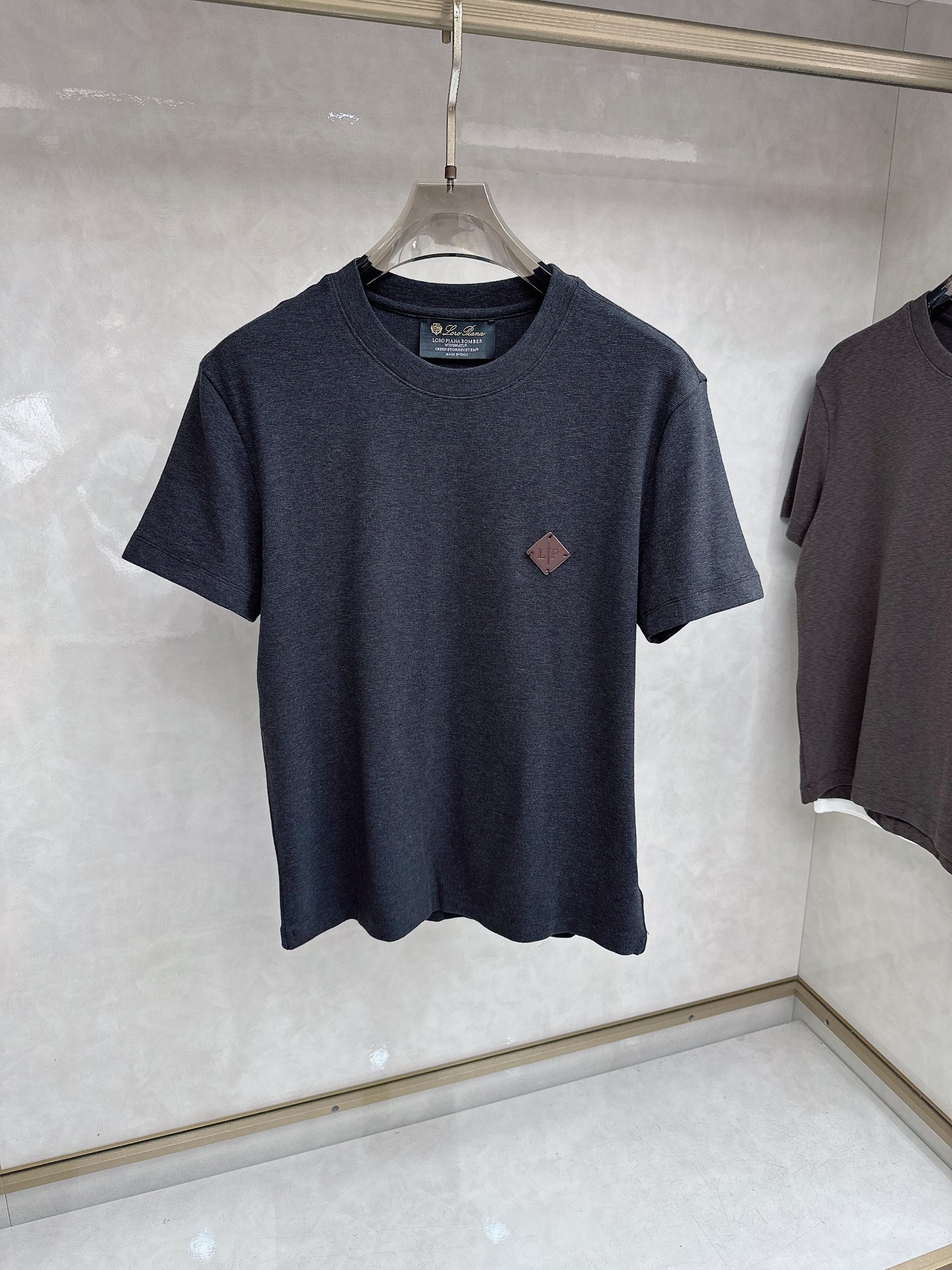 Loro piana 新款针织衫，松弛老钱，让绅士感在针织里自然流露透气针织面料告别束缚感，肌理织纹垂坠