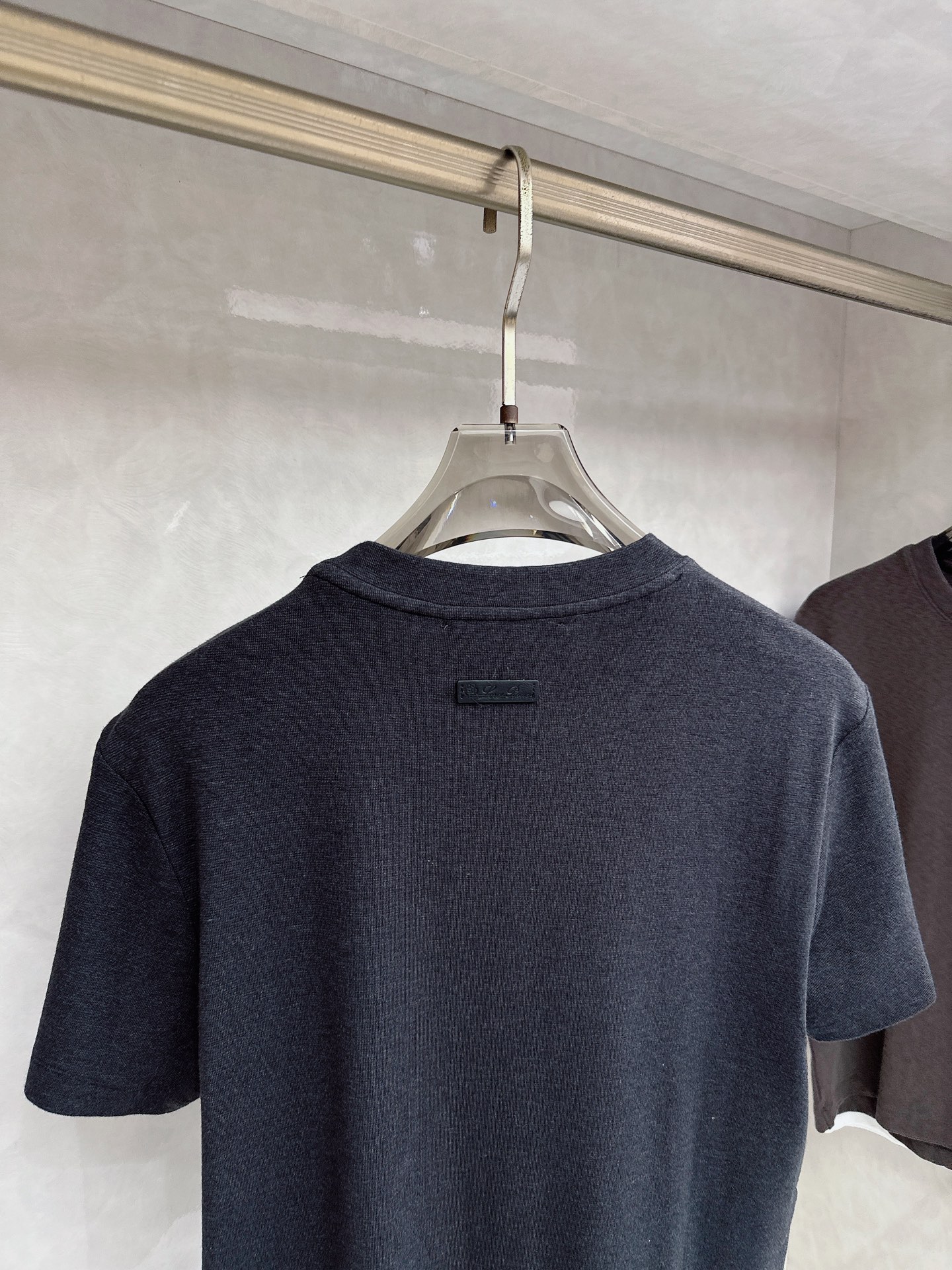 Loro piana 新款针织衫，松弛老钱，让绅士感在针织里自然流露透气针织面料告别束缚感，肌理织纹垂坠