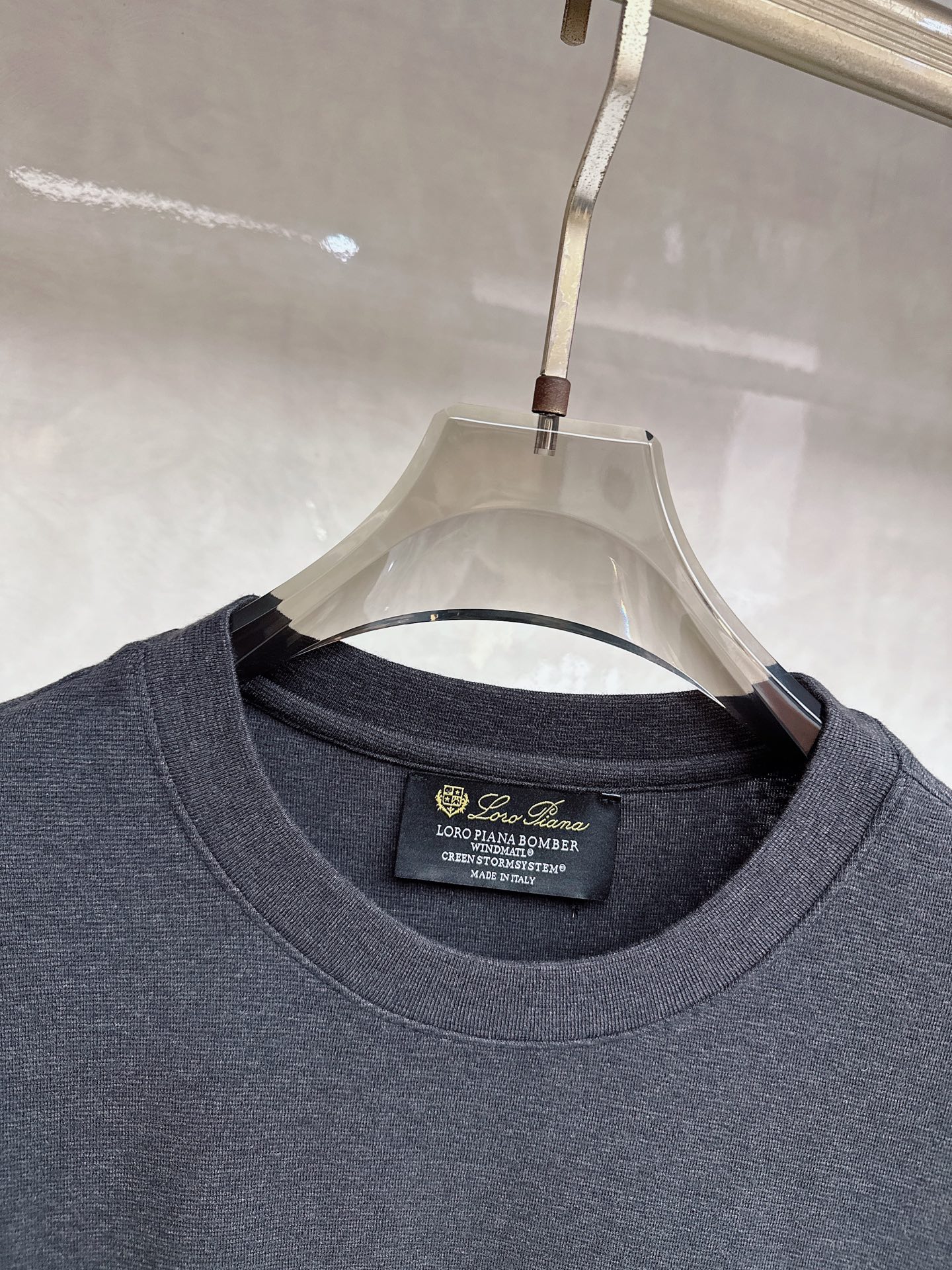 Loro piana 新款针织衫，松弛老钱，让绅士感在针织里自然流露透气针织面料告别束缚感，肌理织纹垂坠