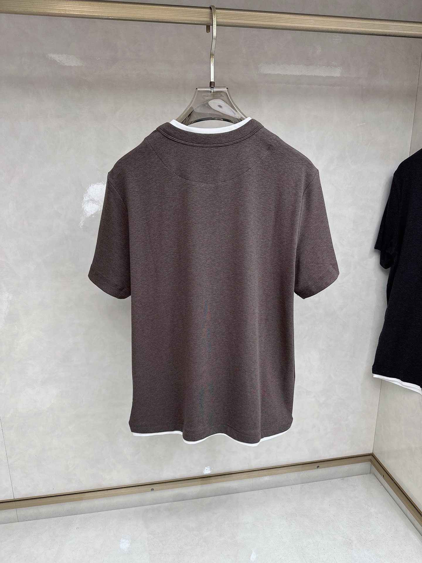 普拉达 2026新款假两件半袖，松弛老钱，让绅士感在针织里自然流露透气针织面料告别束缚感，肌理织纹垂坠有